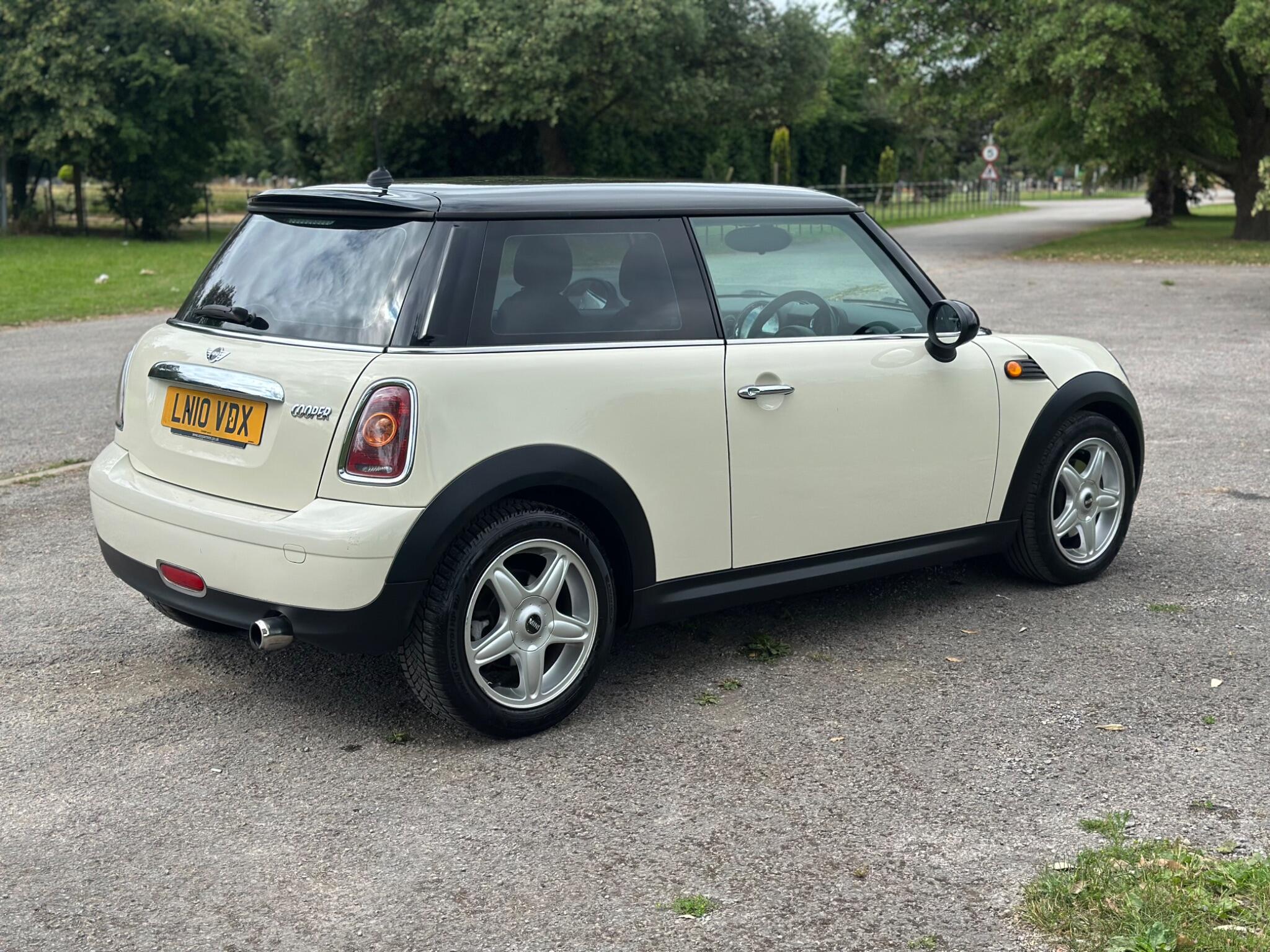 Mini Hatch view 29