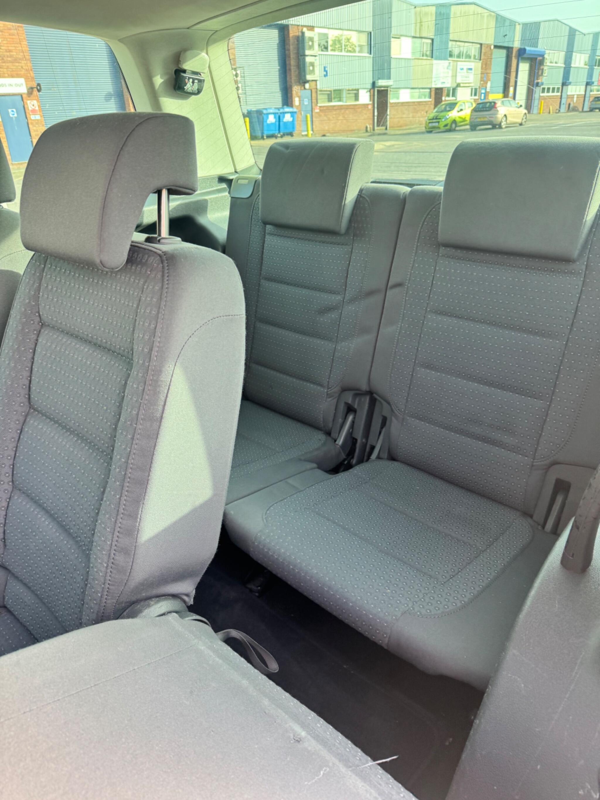 Volkswagen Touran view 25