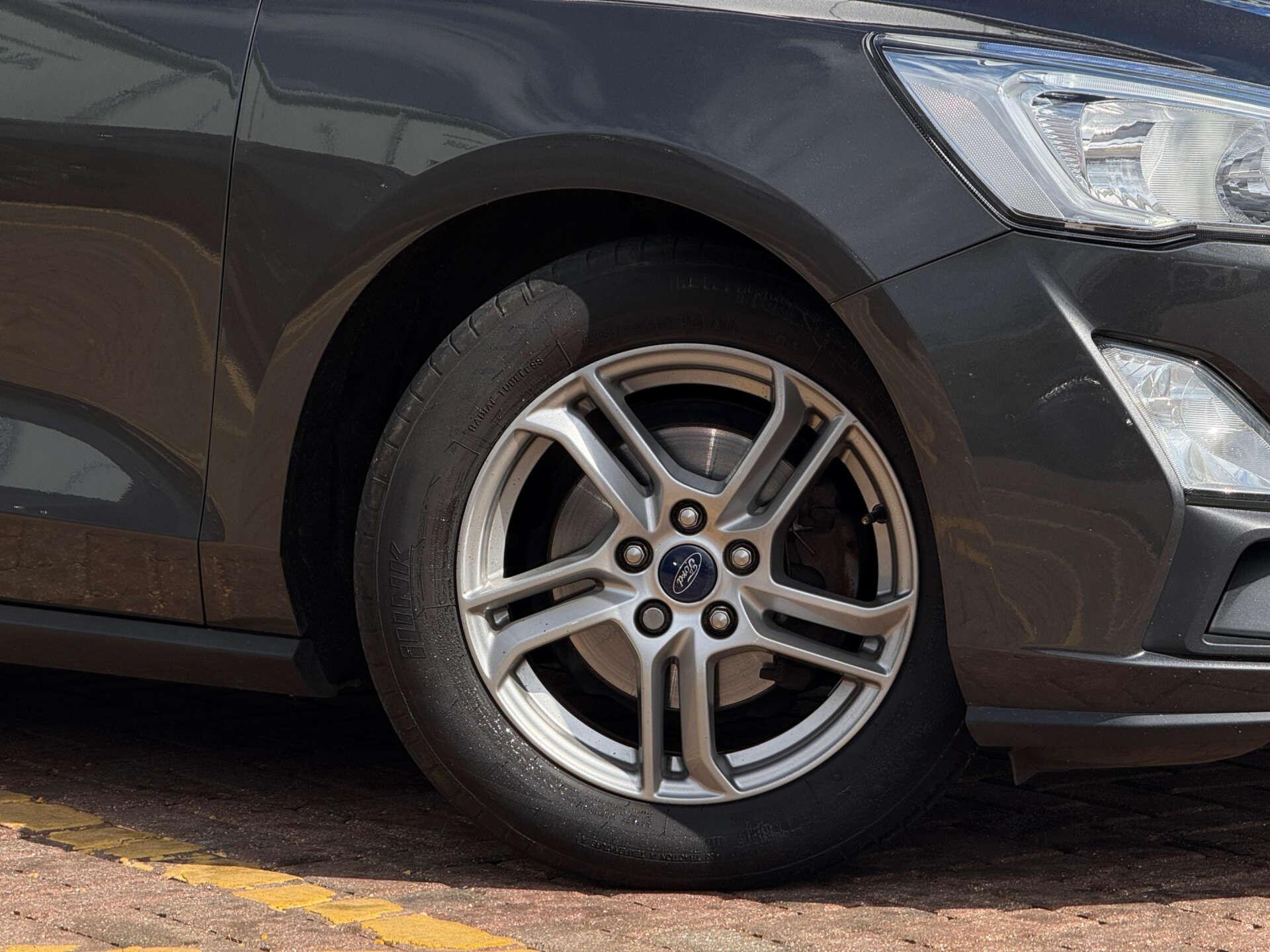 Ford Focus view 25