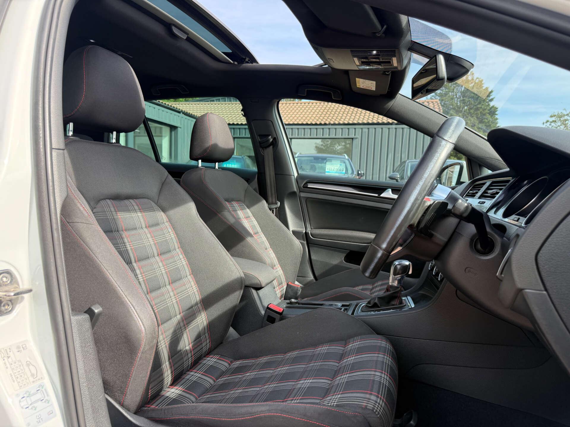 Volkswagen Golf view 48