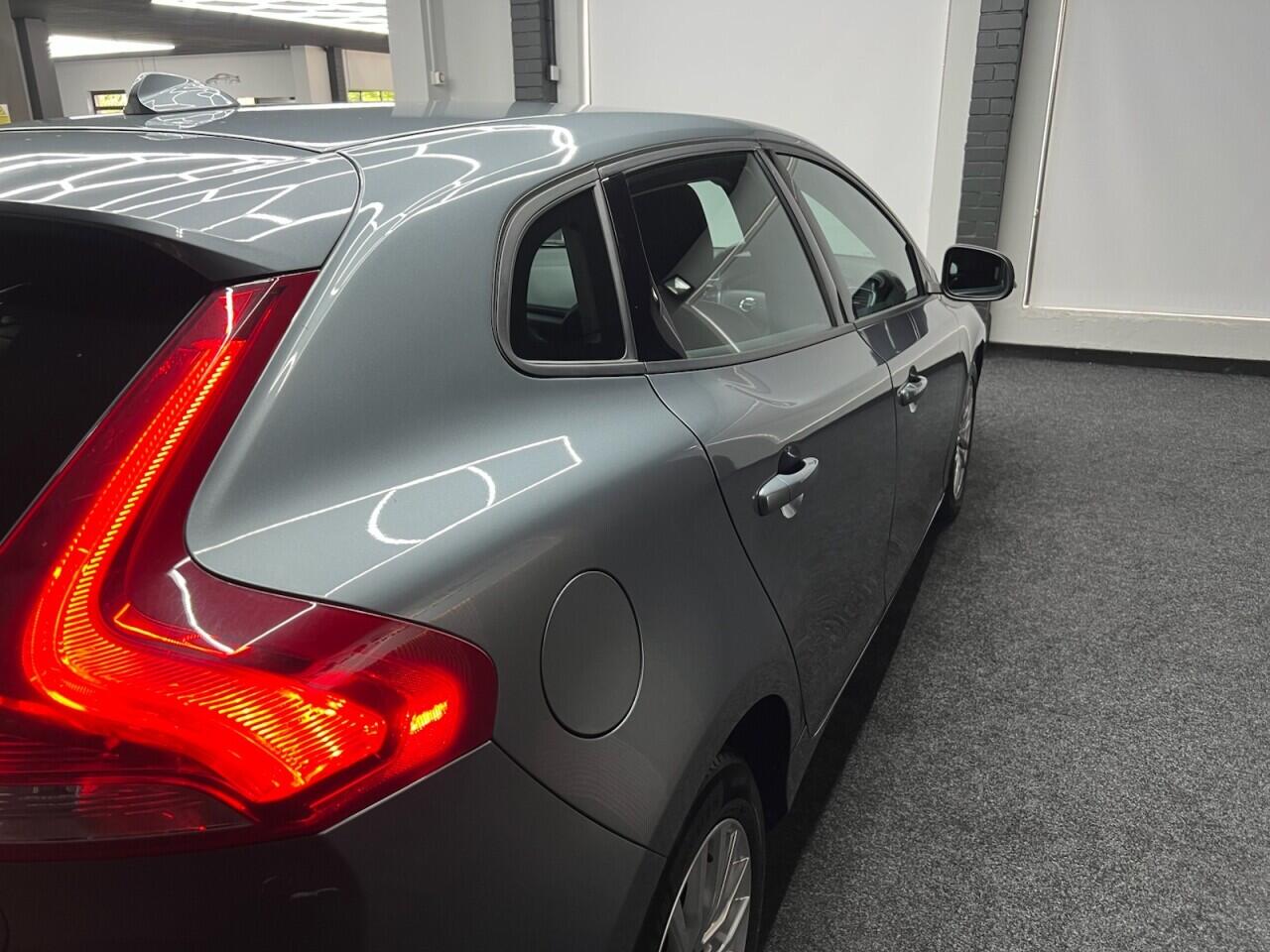 Volvo V40 view 12