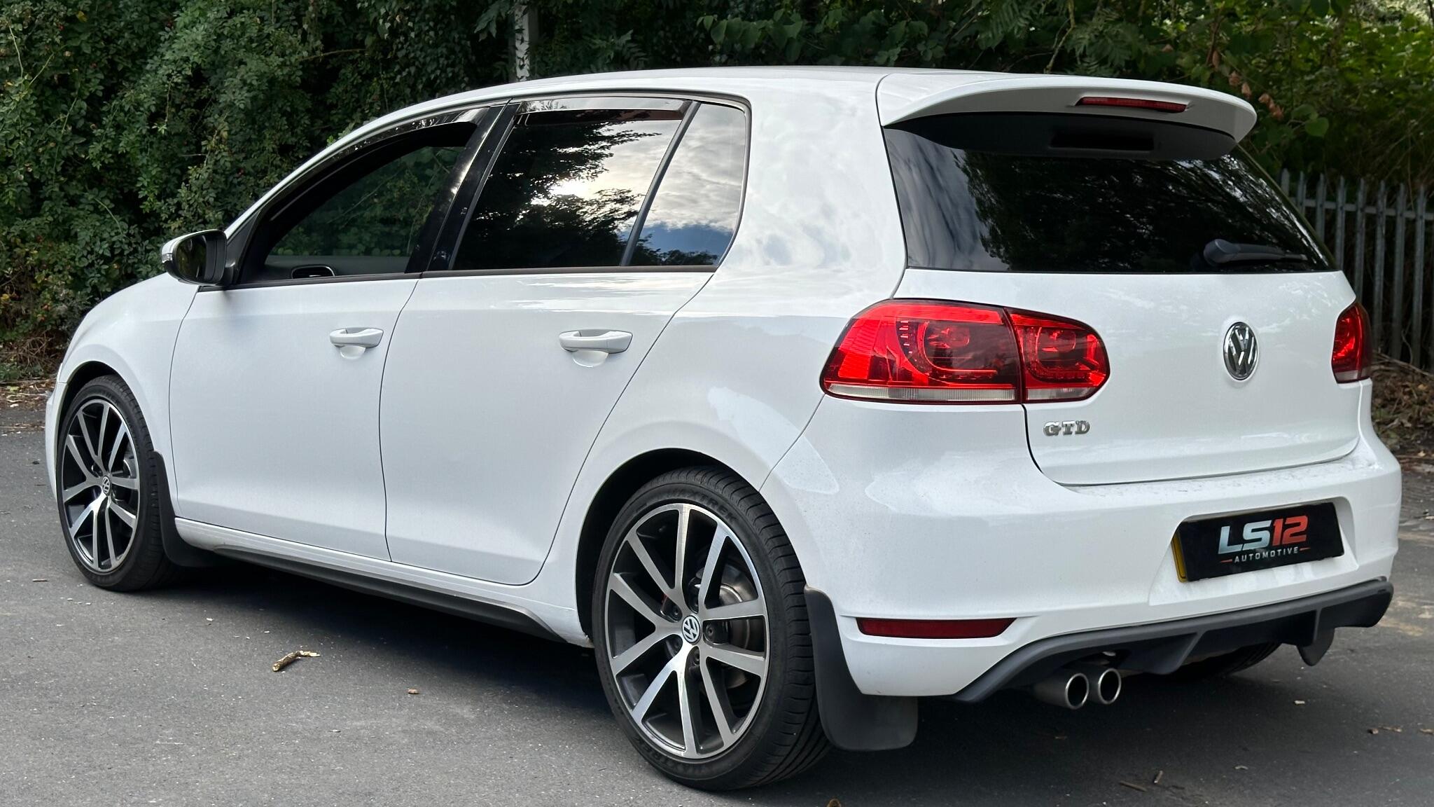 Volkswagen Golf view 4