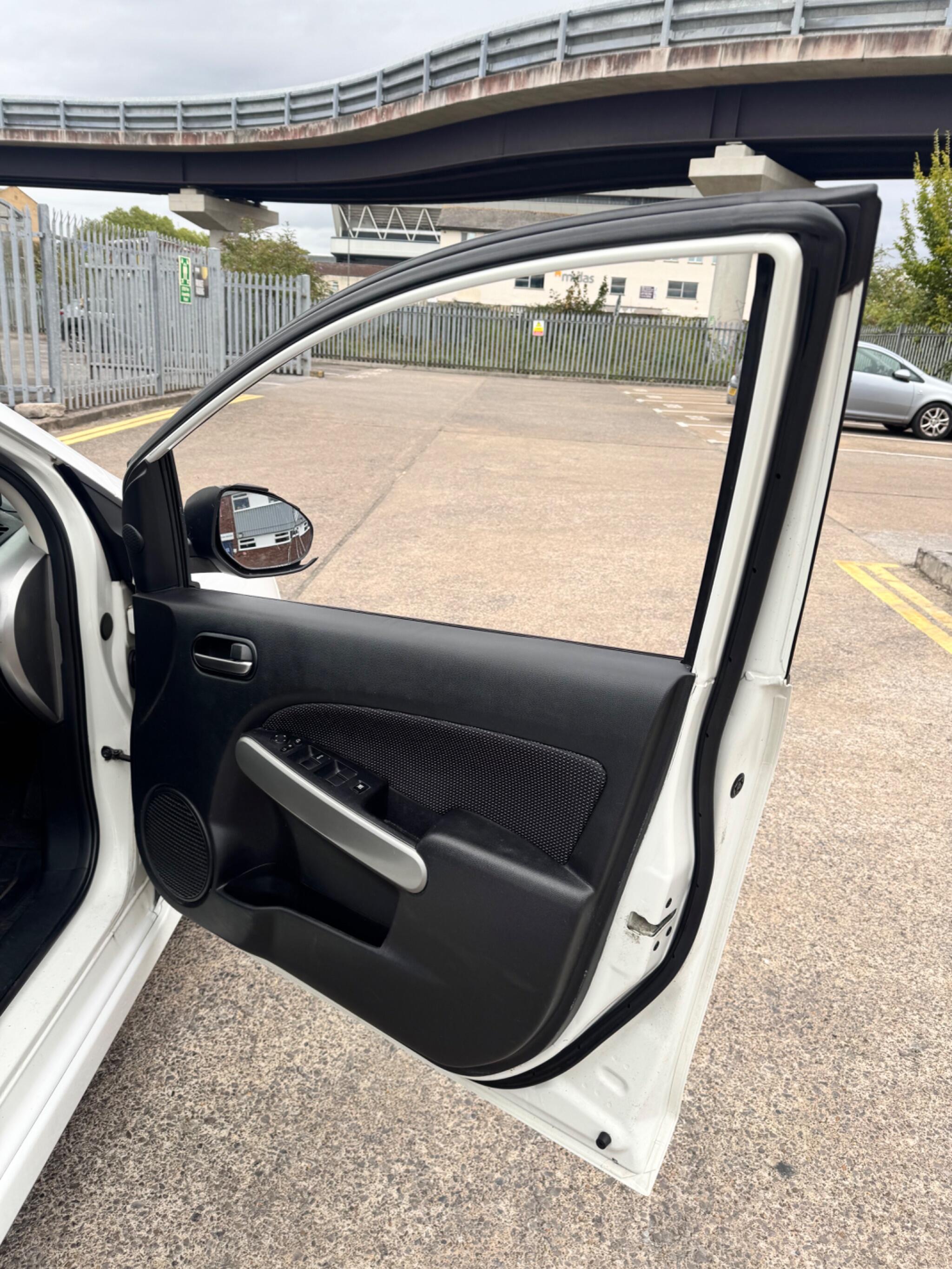 Mazda Mazda2 view 32