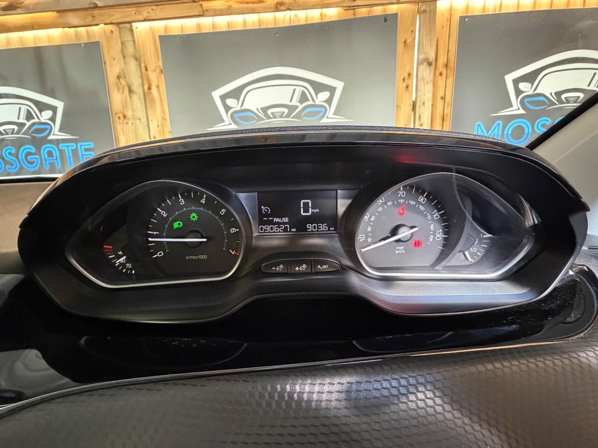 Peugeot 208 view 35