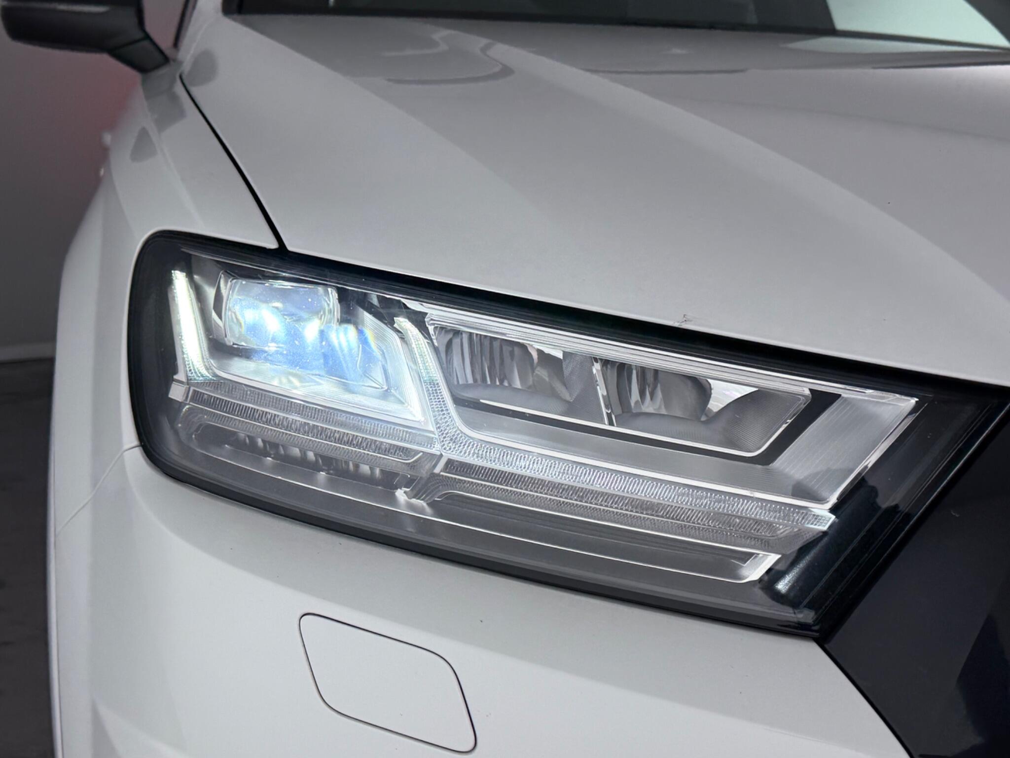 Audi Q7 view 14