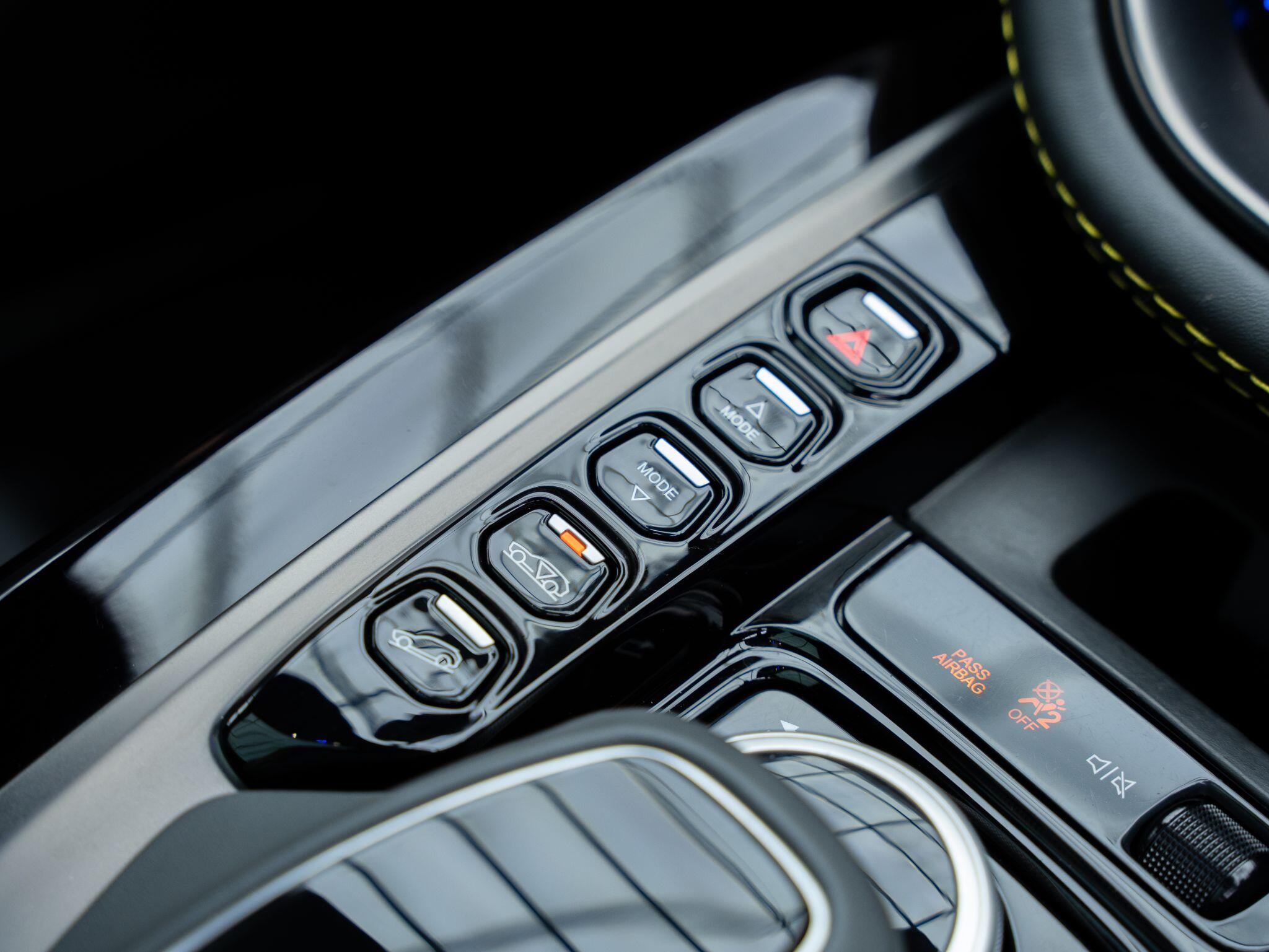 Aston Martin DBX view 22