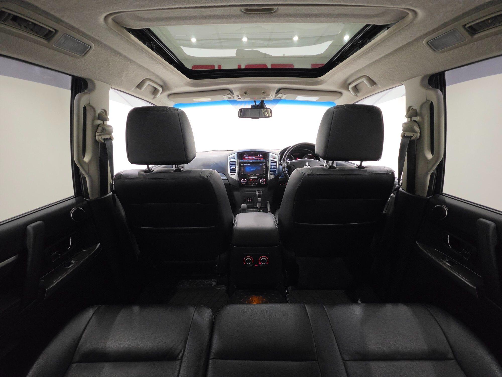 Mitsubishi Shogun view 20