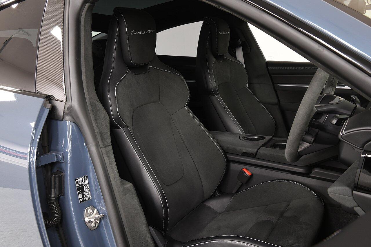 Porsche Taycan view 8