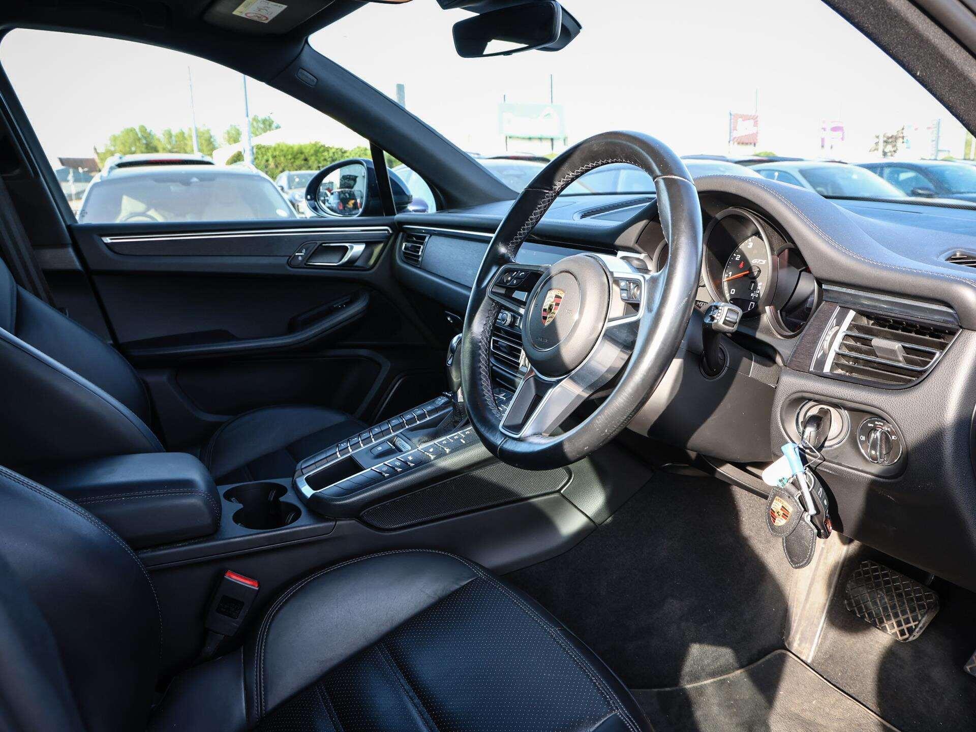 Porsche Macan view 9