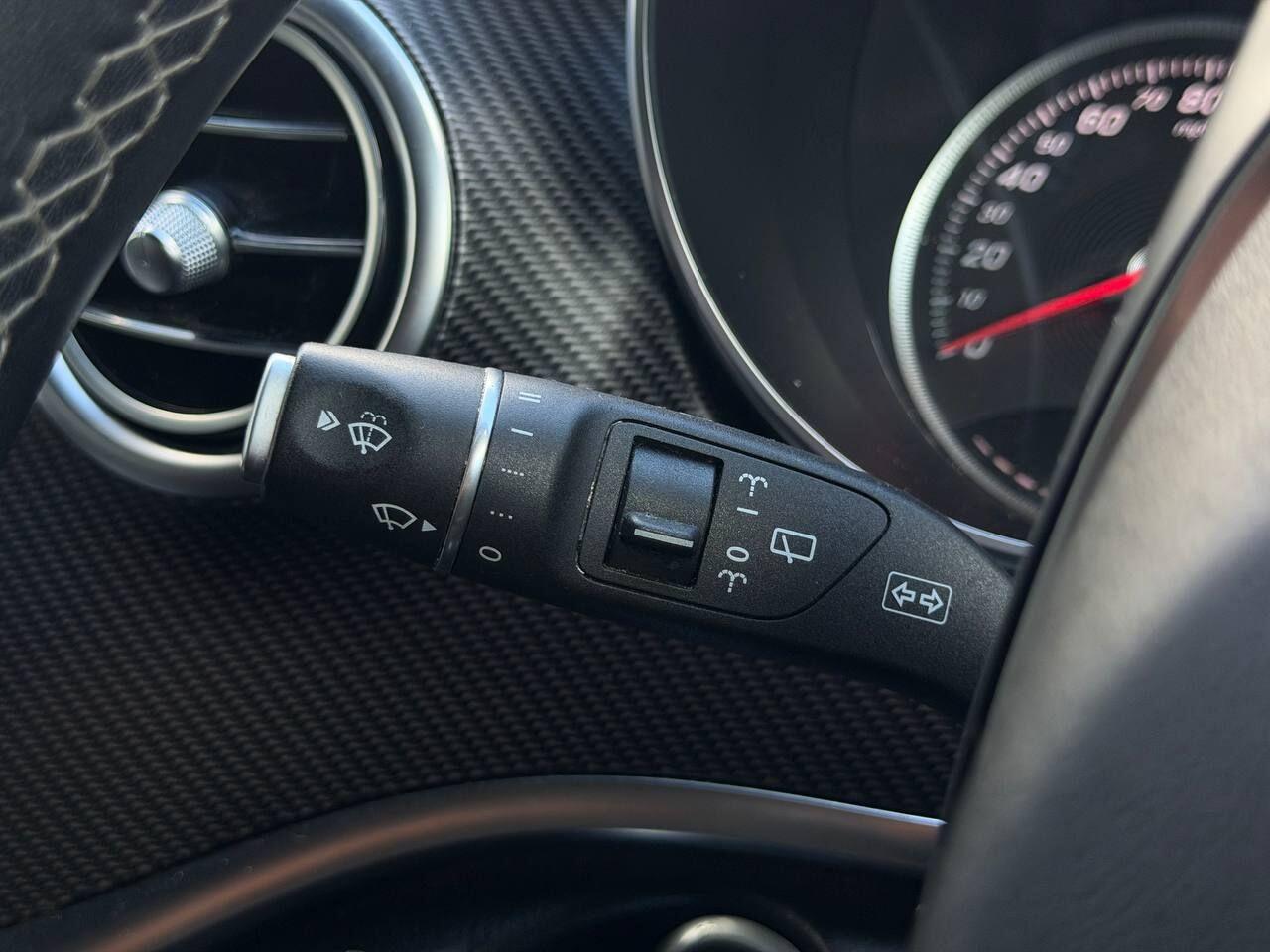 Mercedes-Benz V-Class view 32