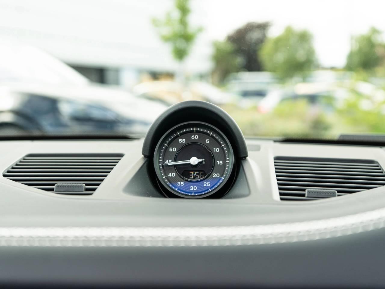 Porsche 911 view 44