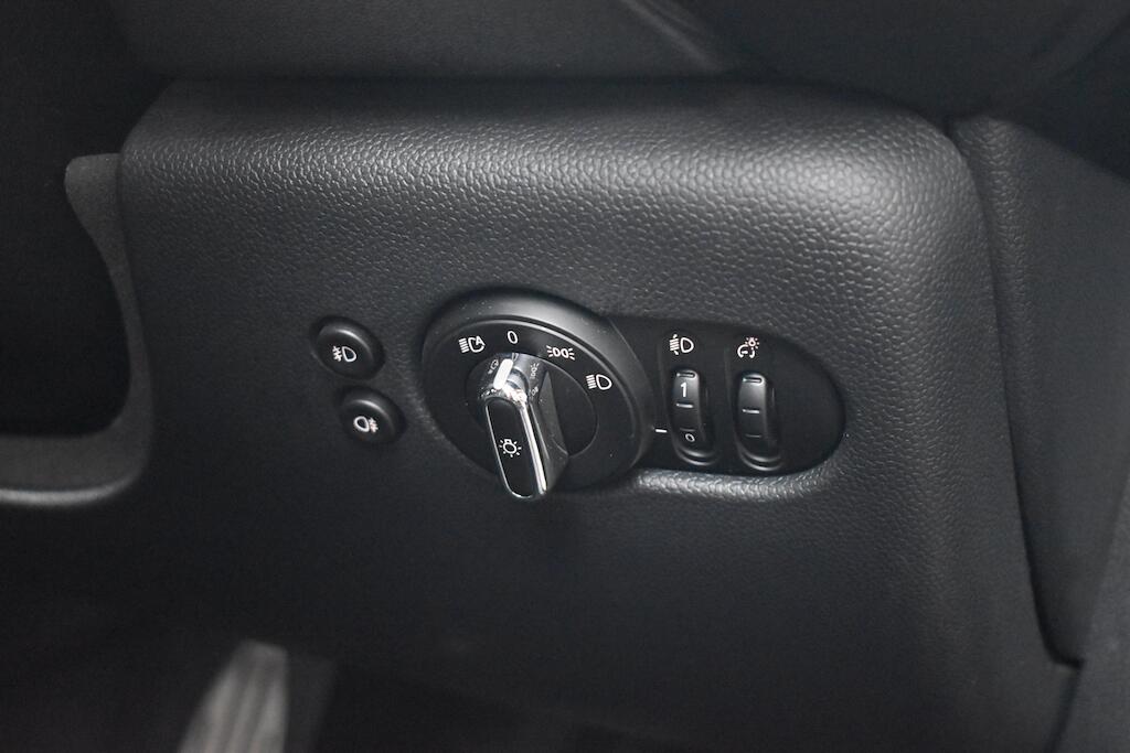 Mini Hatch view 46
