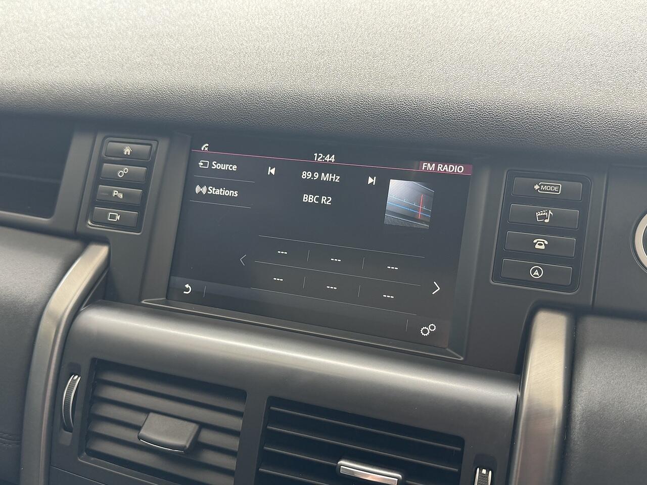 Land Rover Discovery Sport view 18