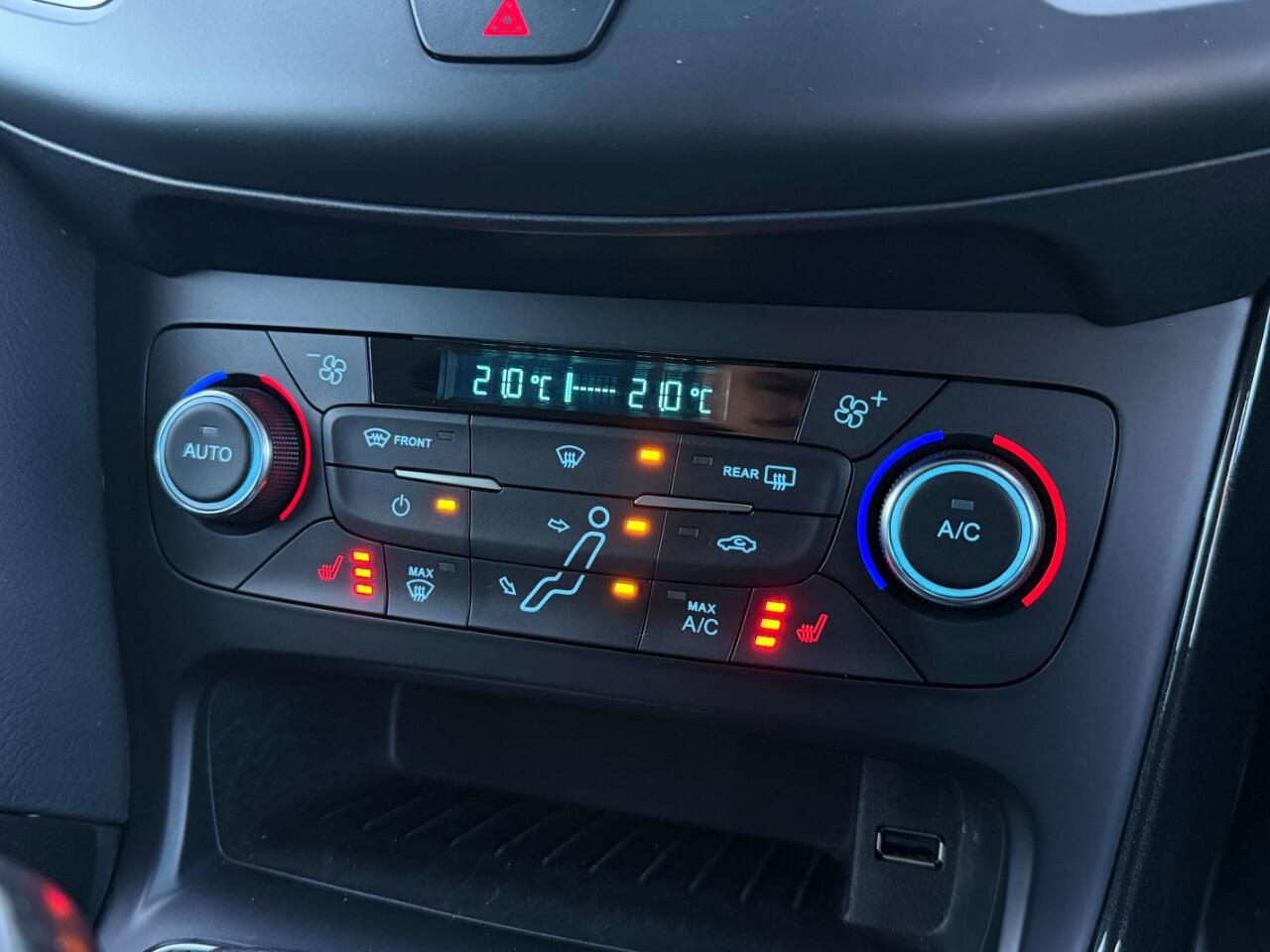 Ford Focus view 23