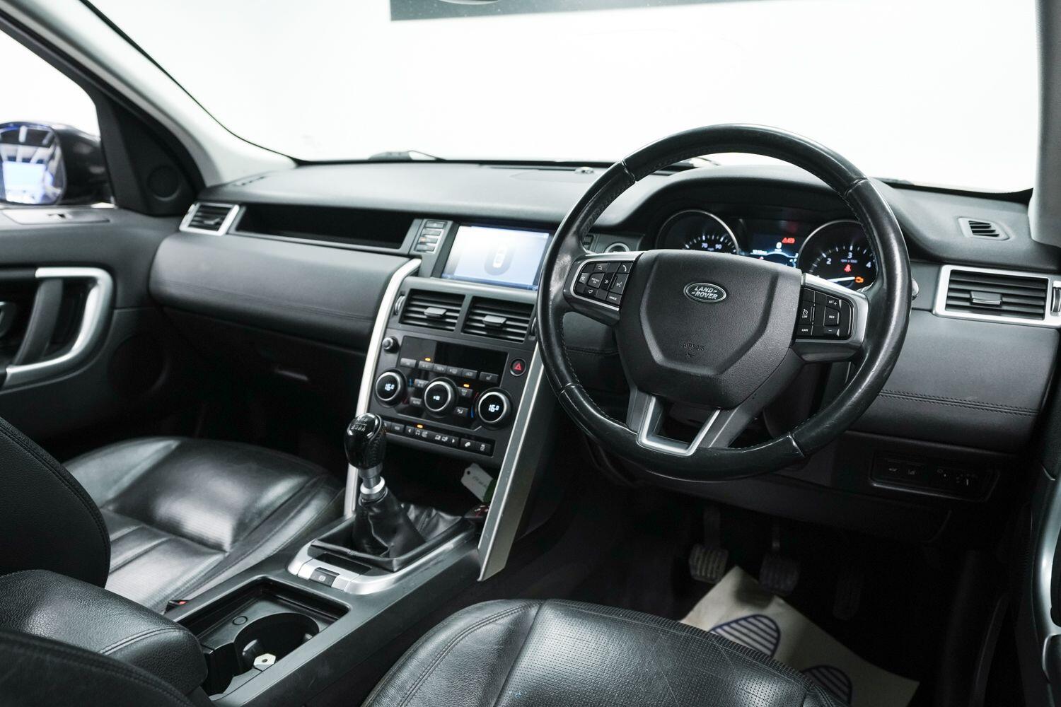 Land Rover Discovery Sport view 11