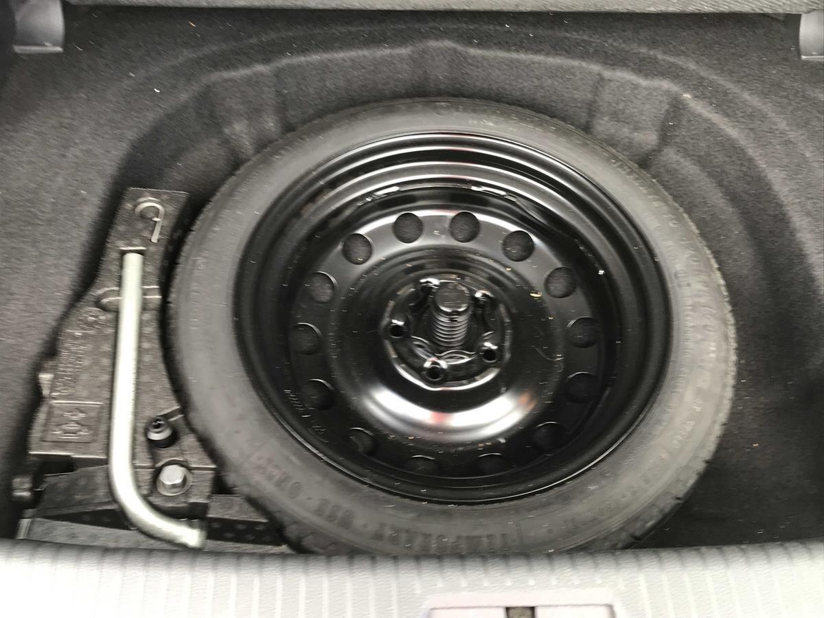 Volkswagen Golf view 8