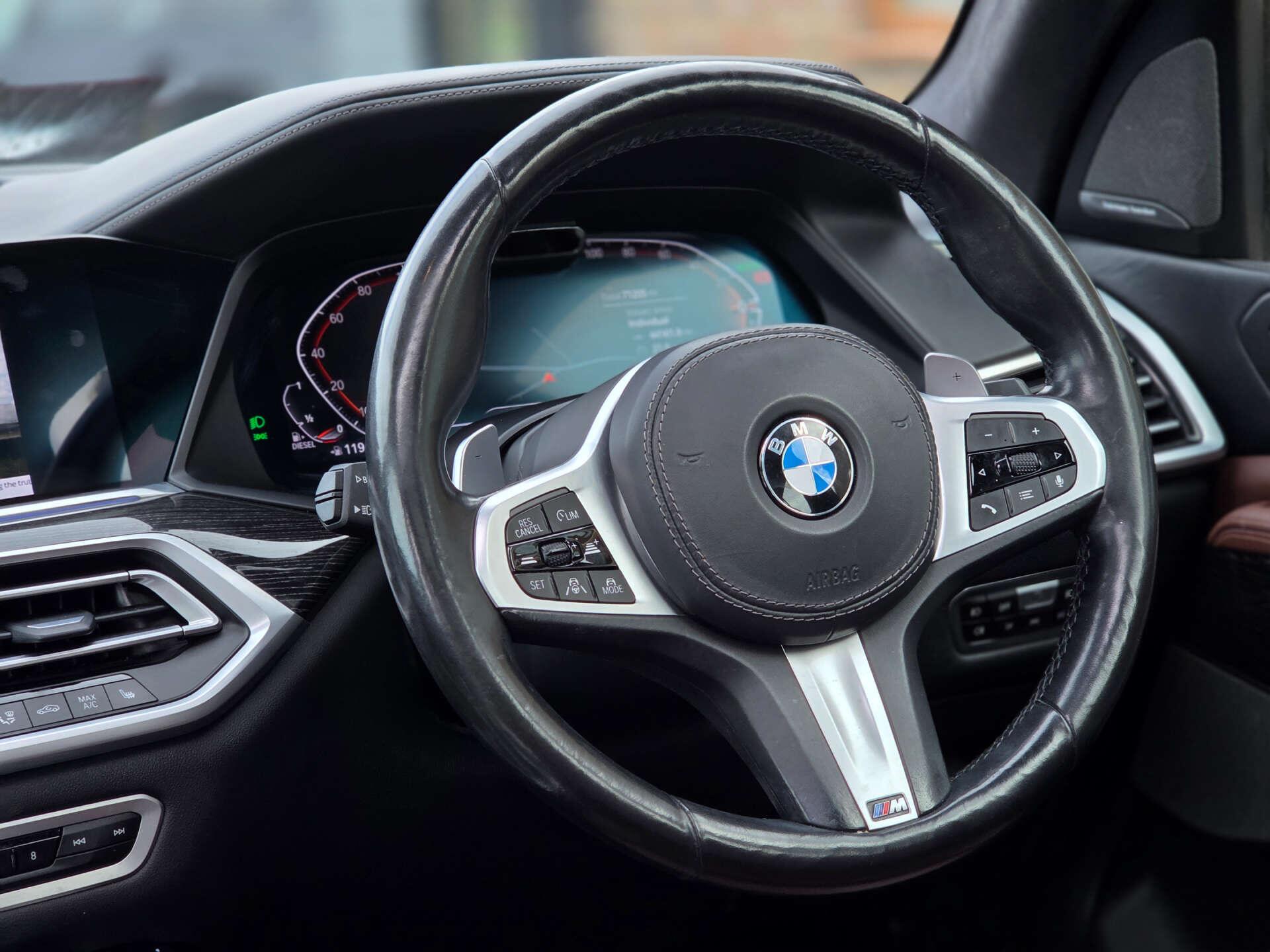 BMW X7 view 18