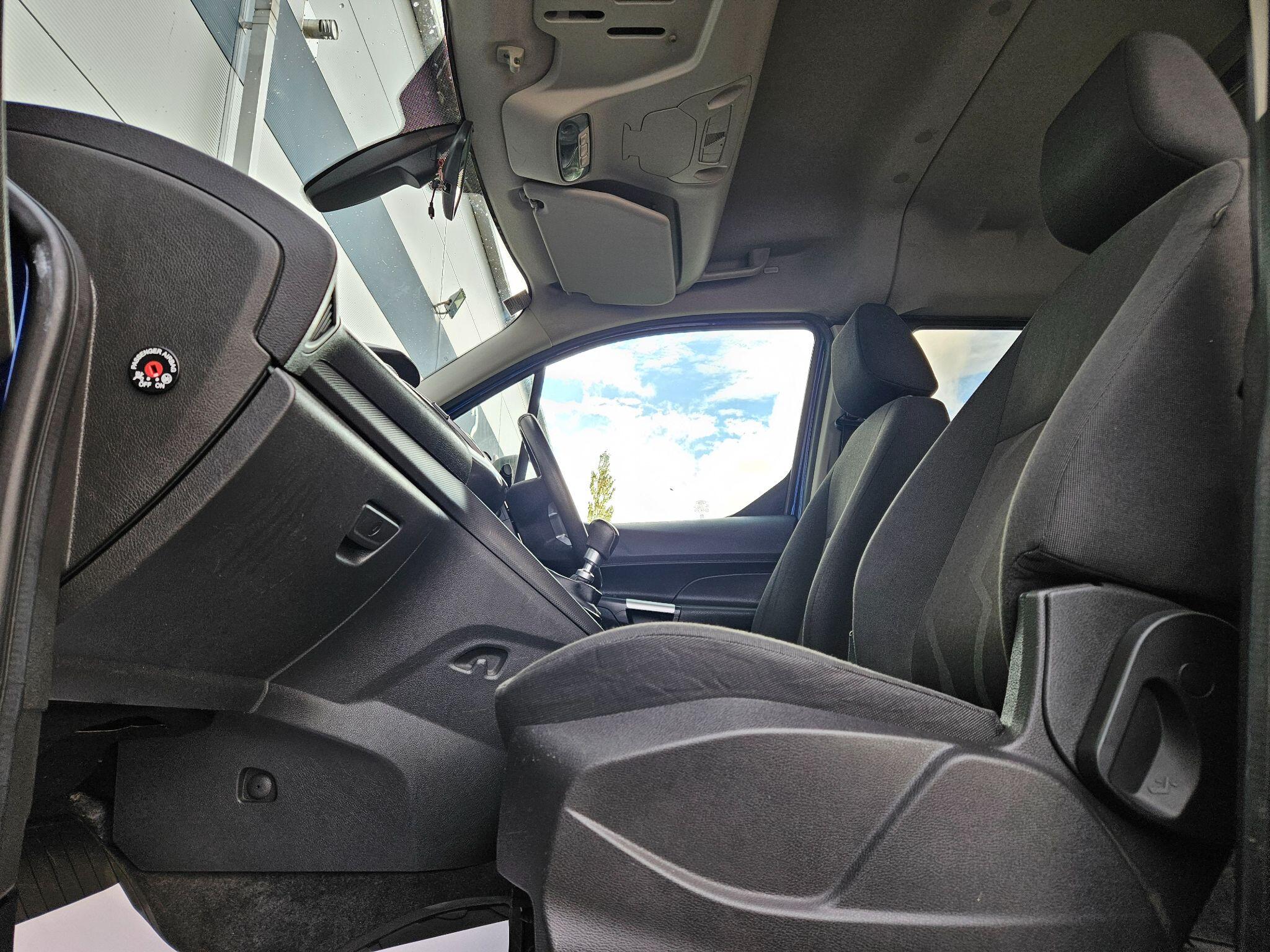 Ford Tourneo Connect view 11