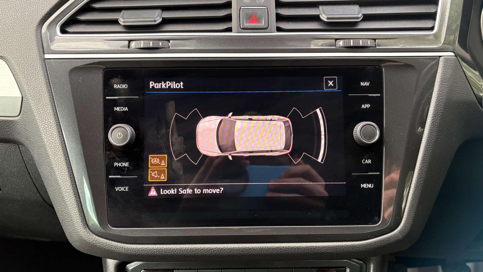 Volkswagen Tiguan view 4
