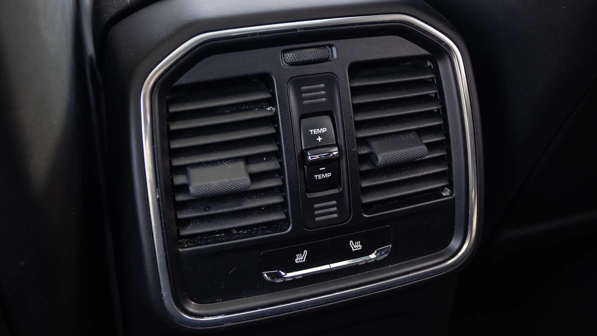 Porsche Macan view 26