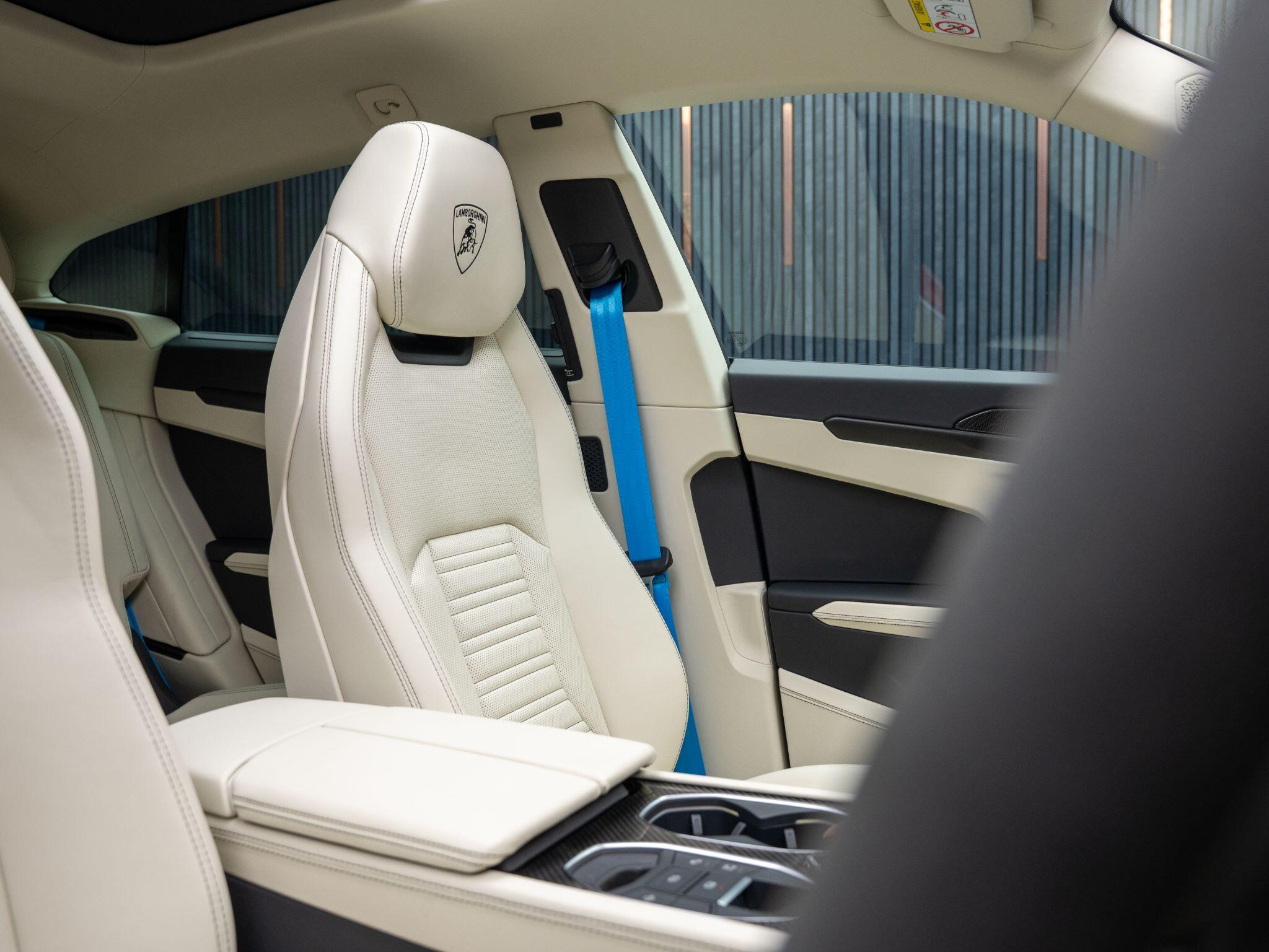 Lamborghini Urus view 46