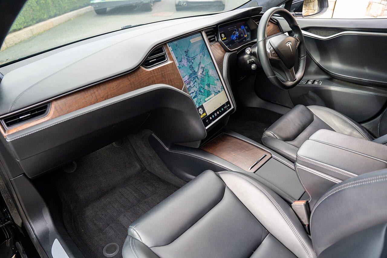 Tesla Model S view 45