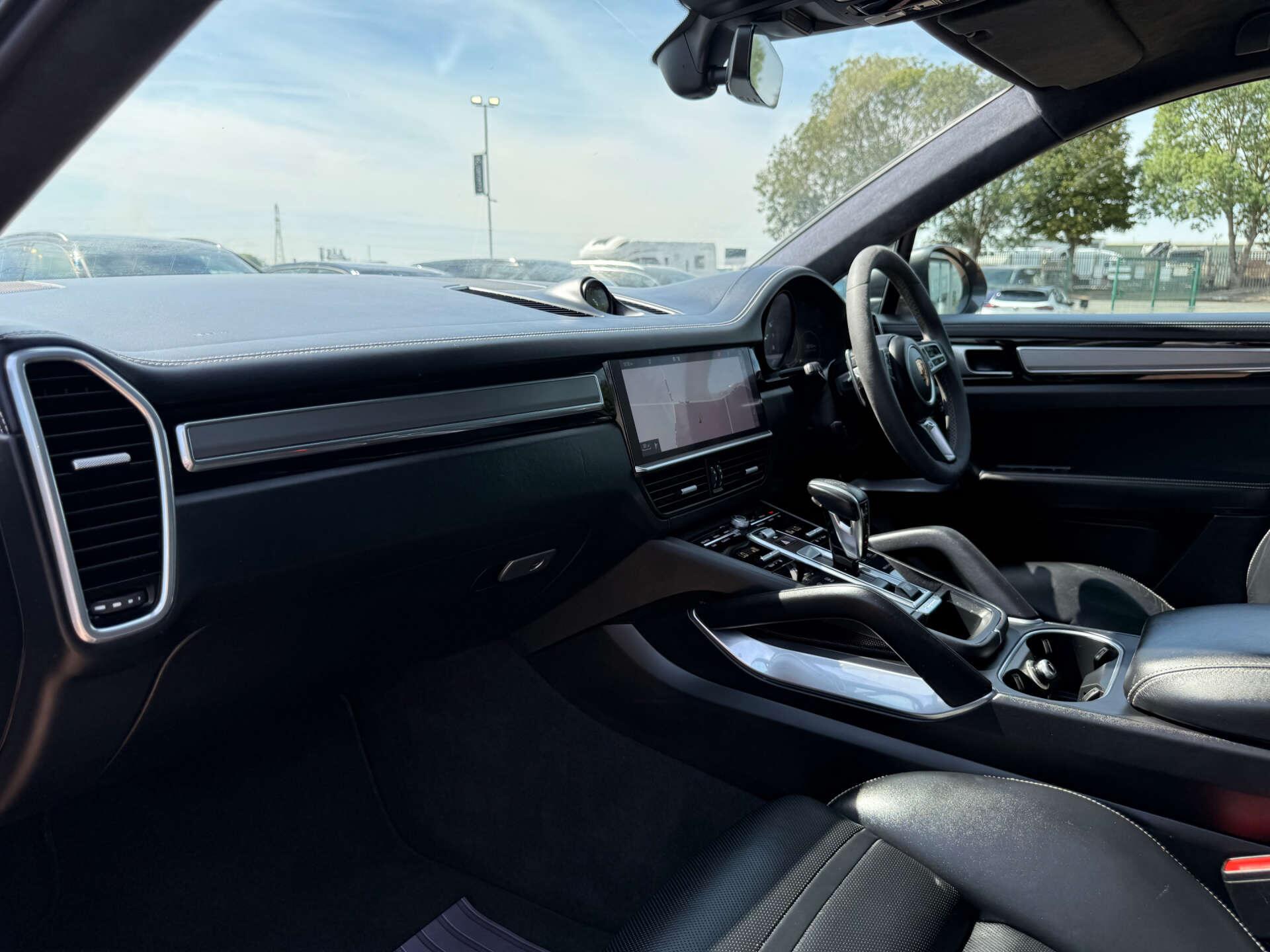 Porsche Cayenne view 77