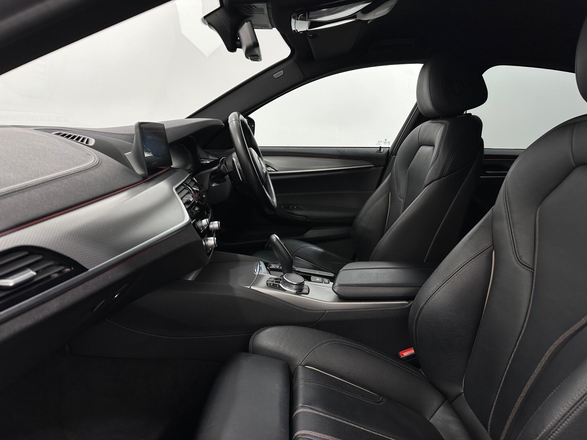 BMW 5 Series view 37