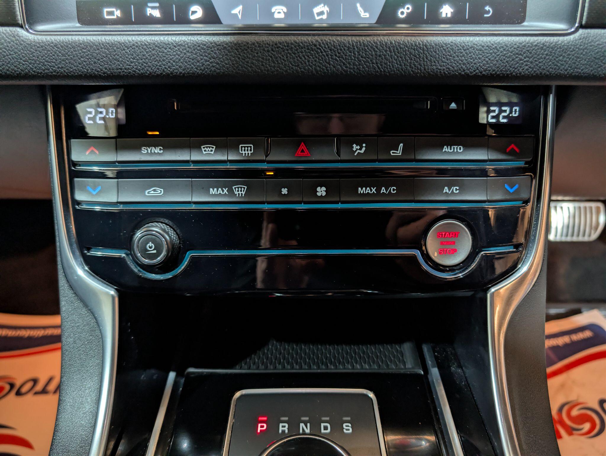 Jaguar XF view 22