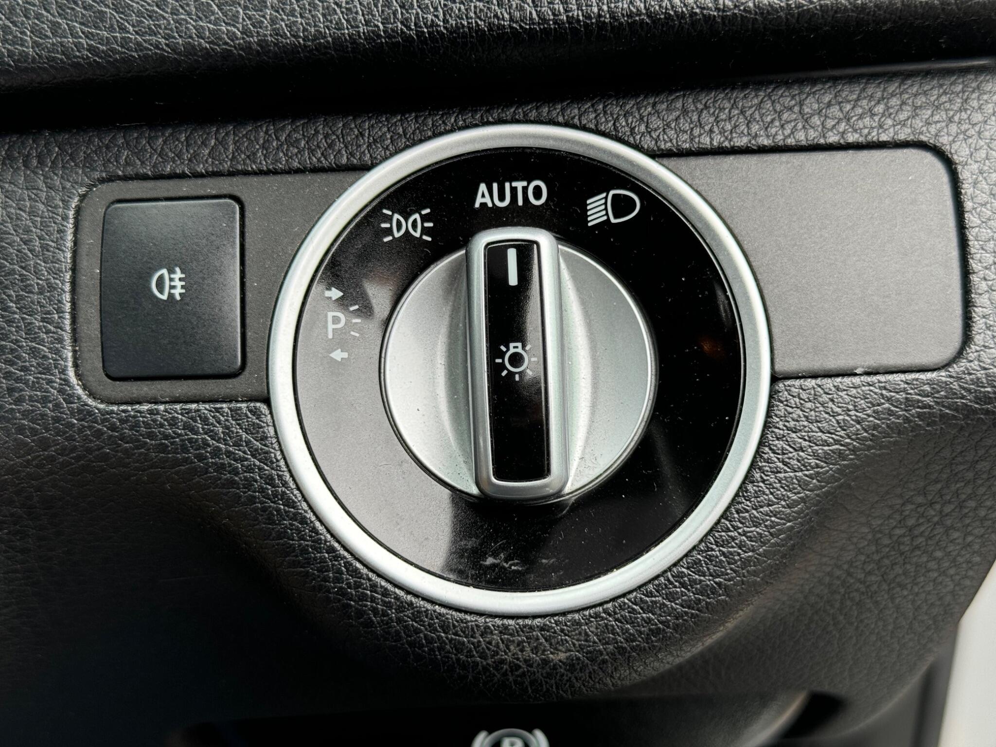 Mercedes-Benz C-Class view 28
