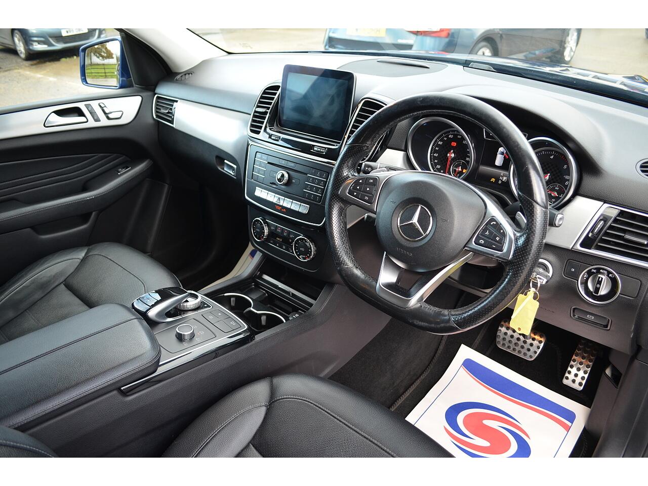 Mercedes-Benz Gle view 2