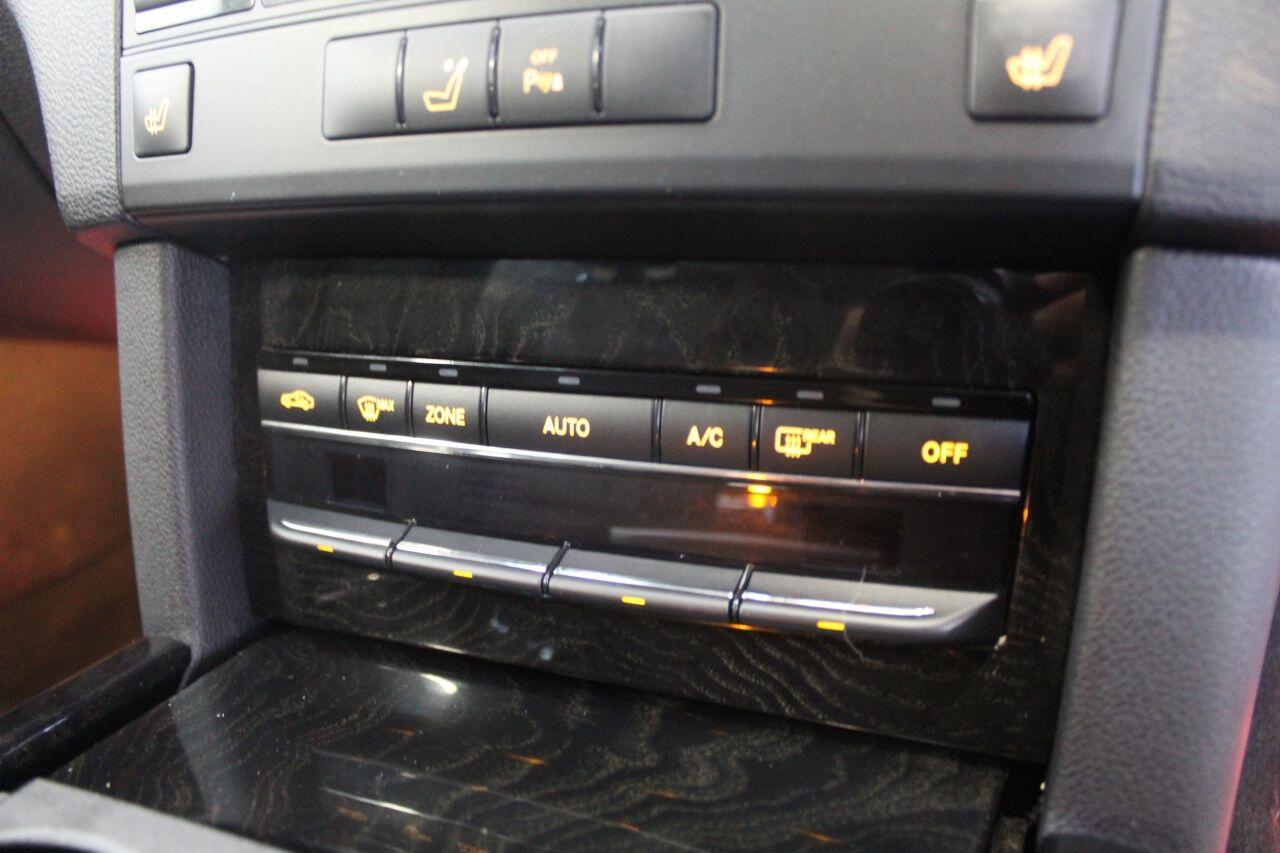 Mercedes-Benz E-Class view 40