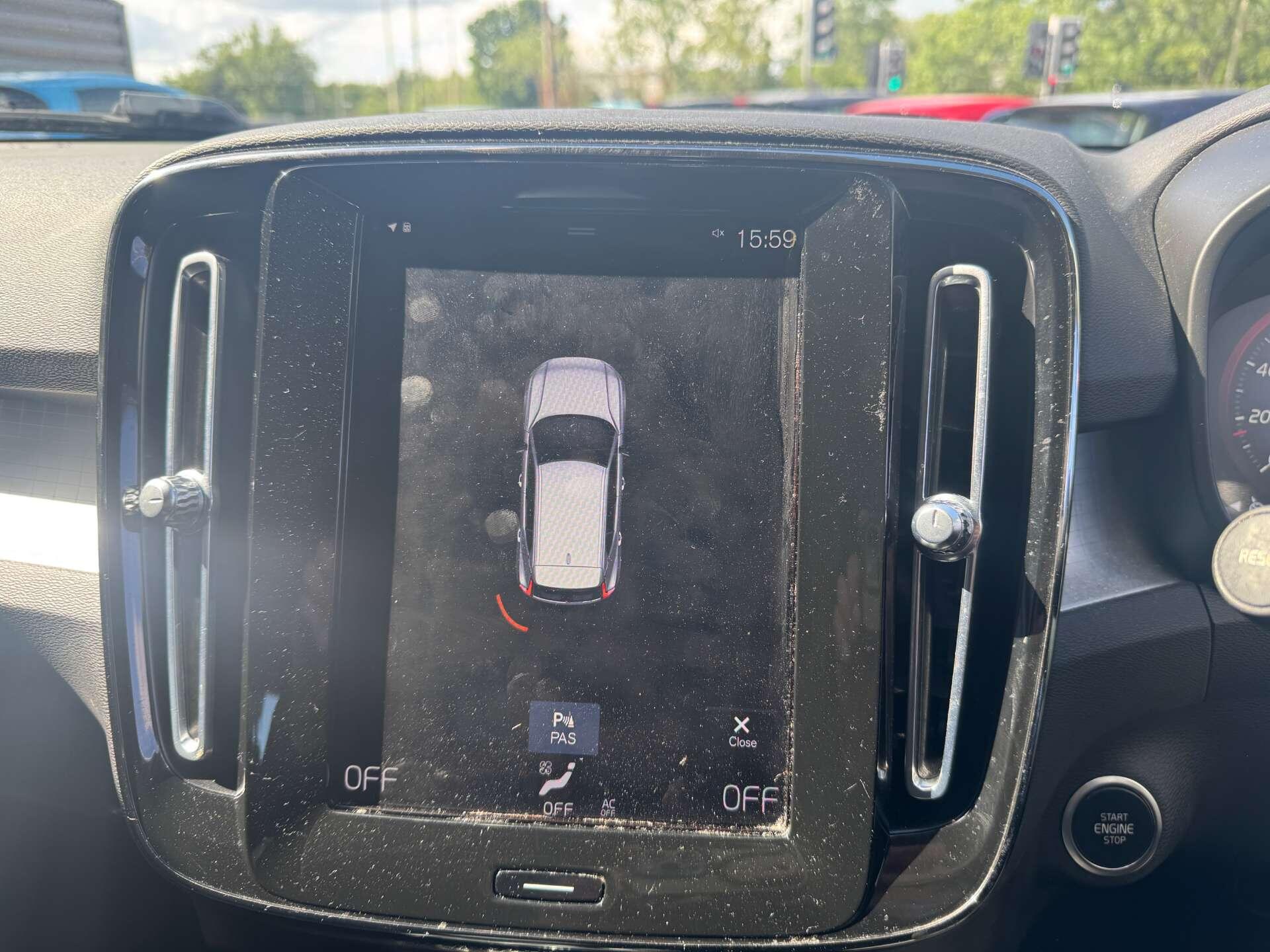 Volvo XC40 view 17