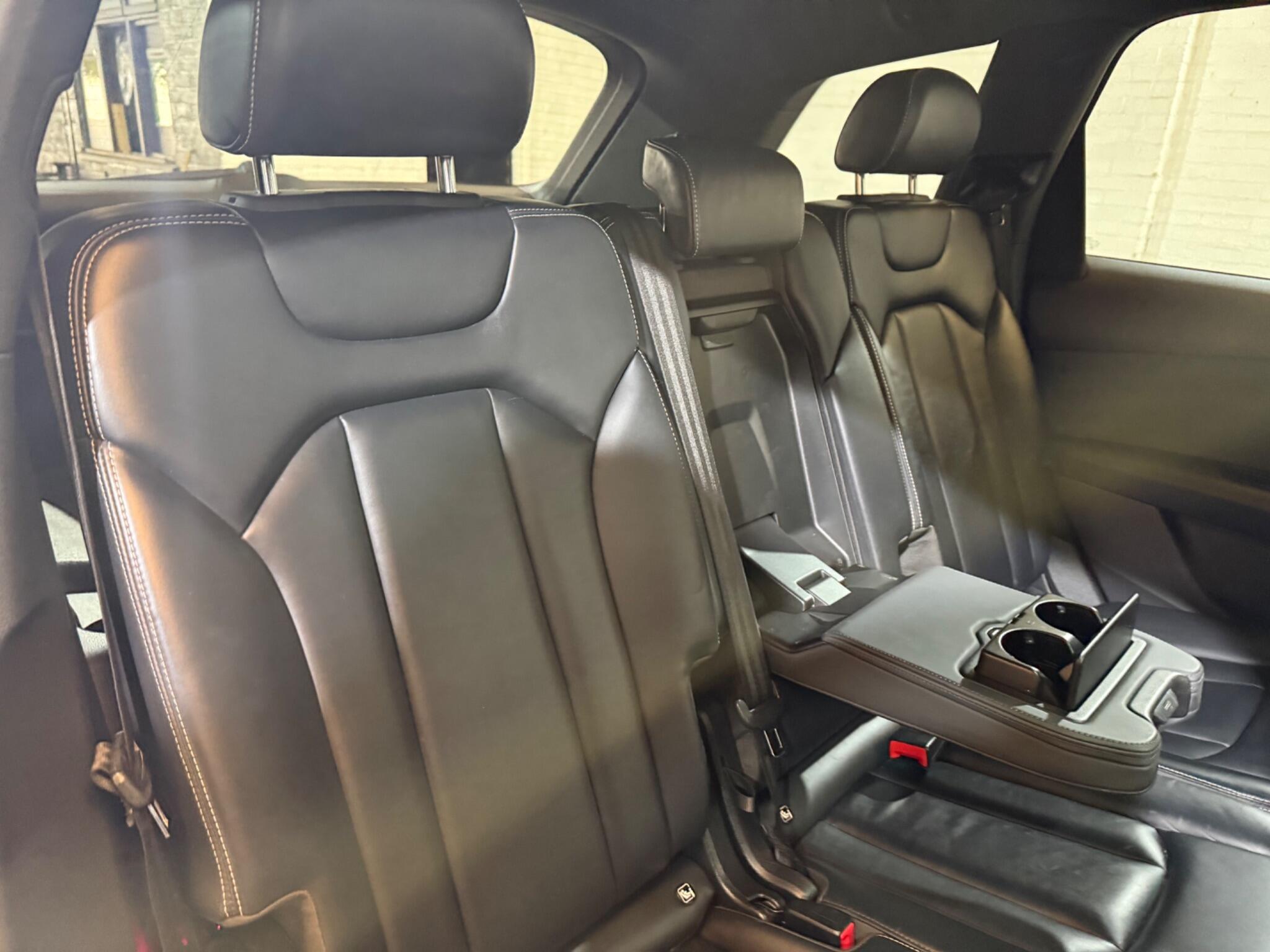Audi Q7 view 44