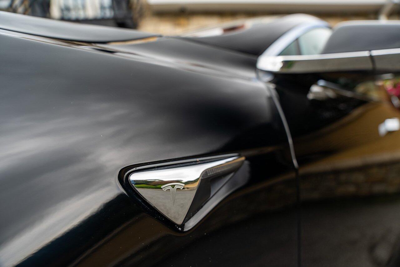Tesla Model S view 29