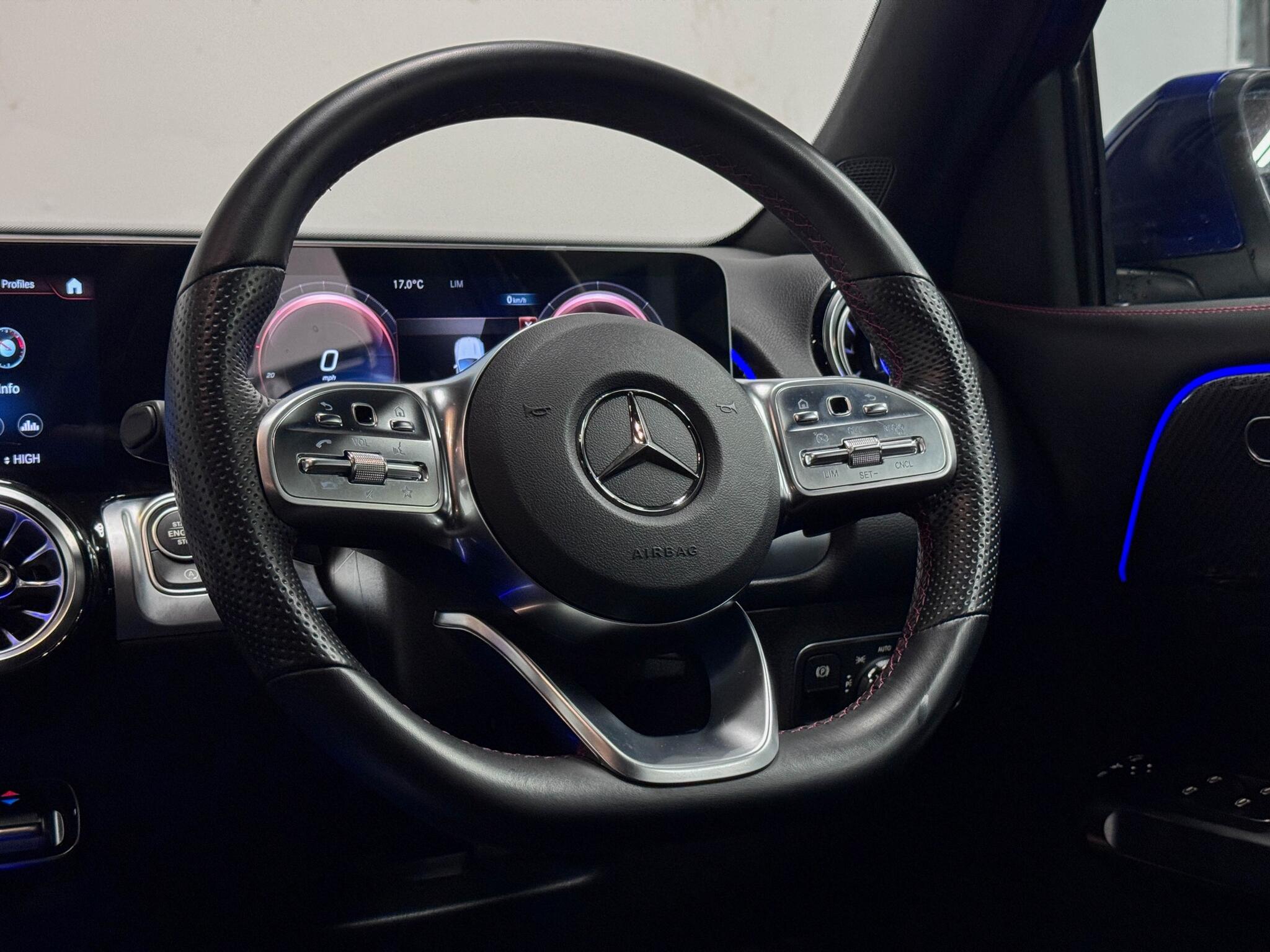 Mercedes-Benz GLB view 31
