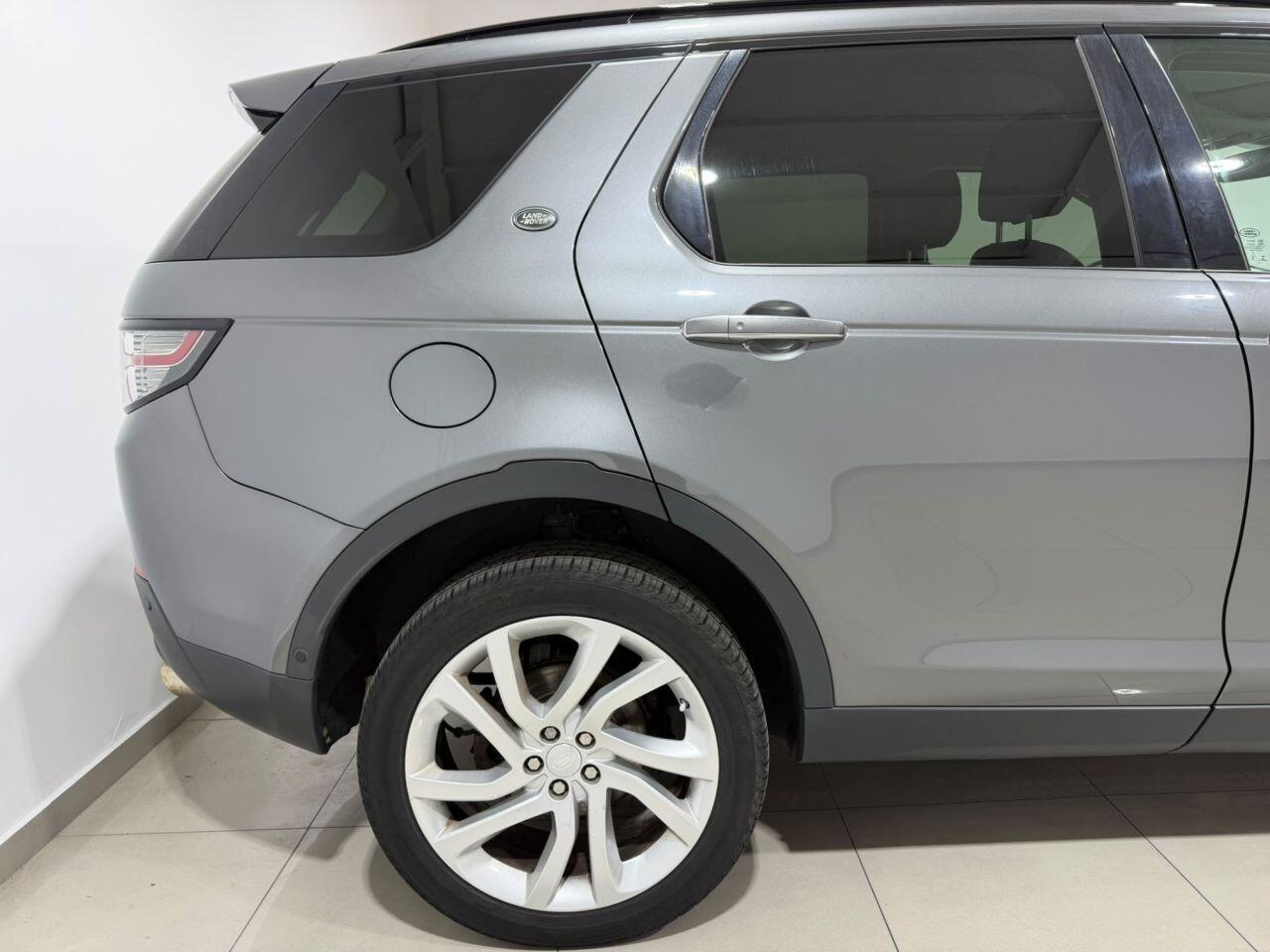 Land Rover Discovery Sport view 12