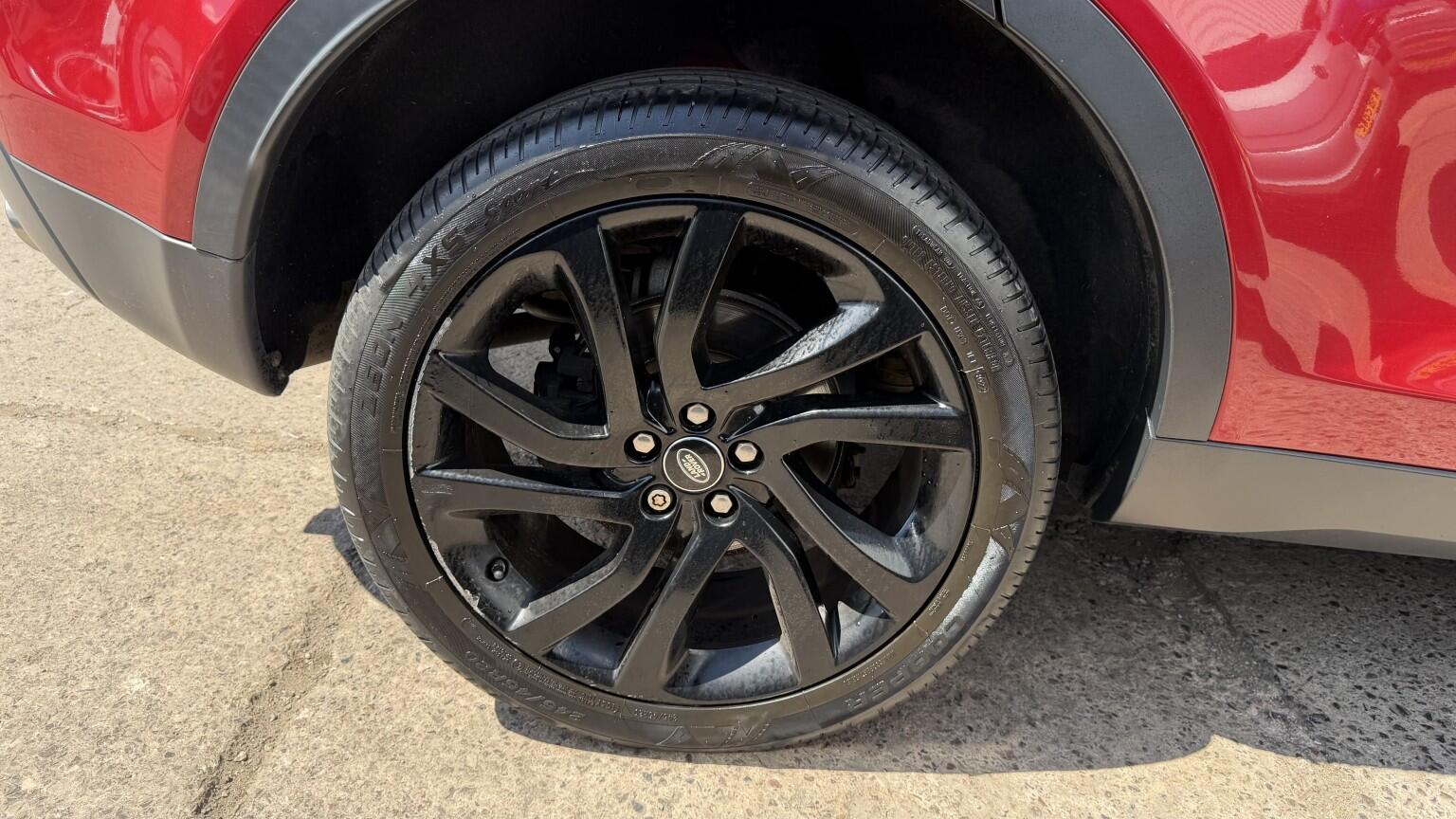 Land Rover Discovery Sport view 43
