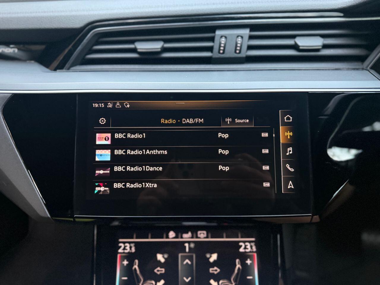 Audi e-tron view 28