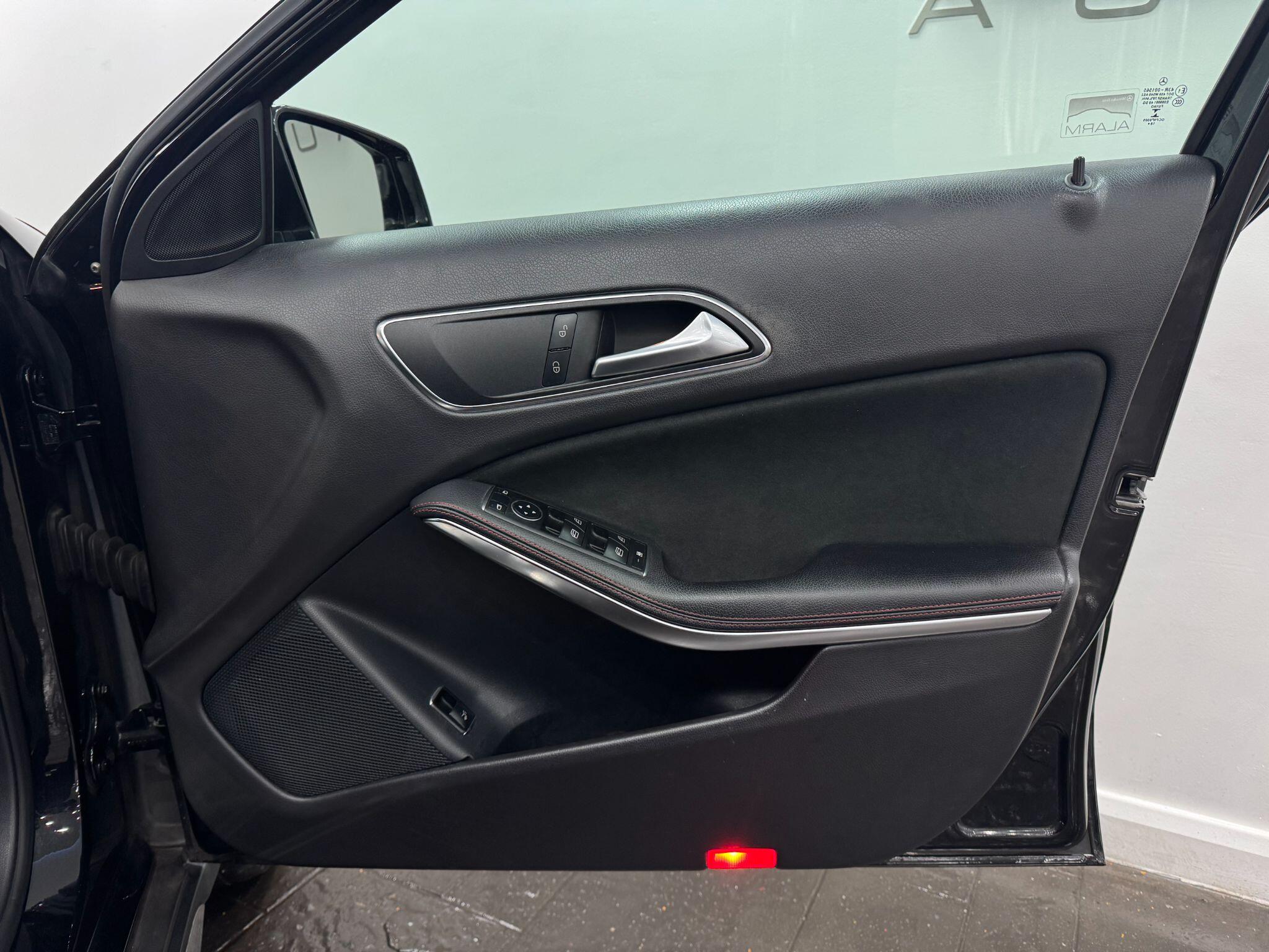 Mercedes-Benz Gla view 28