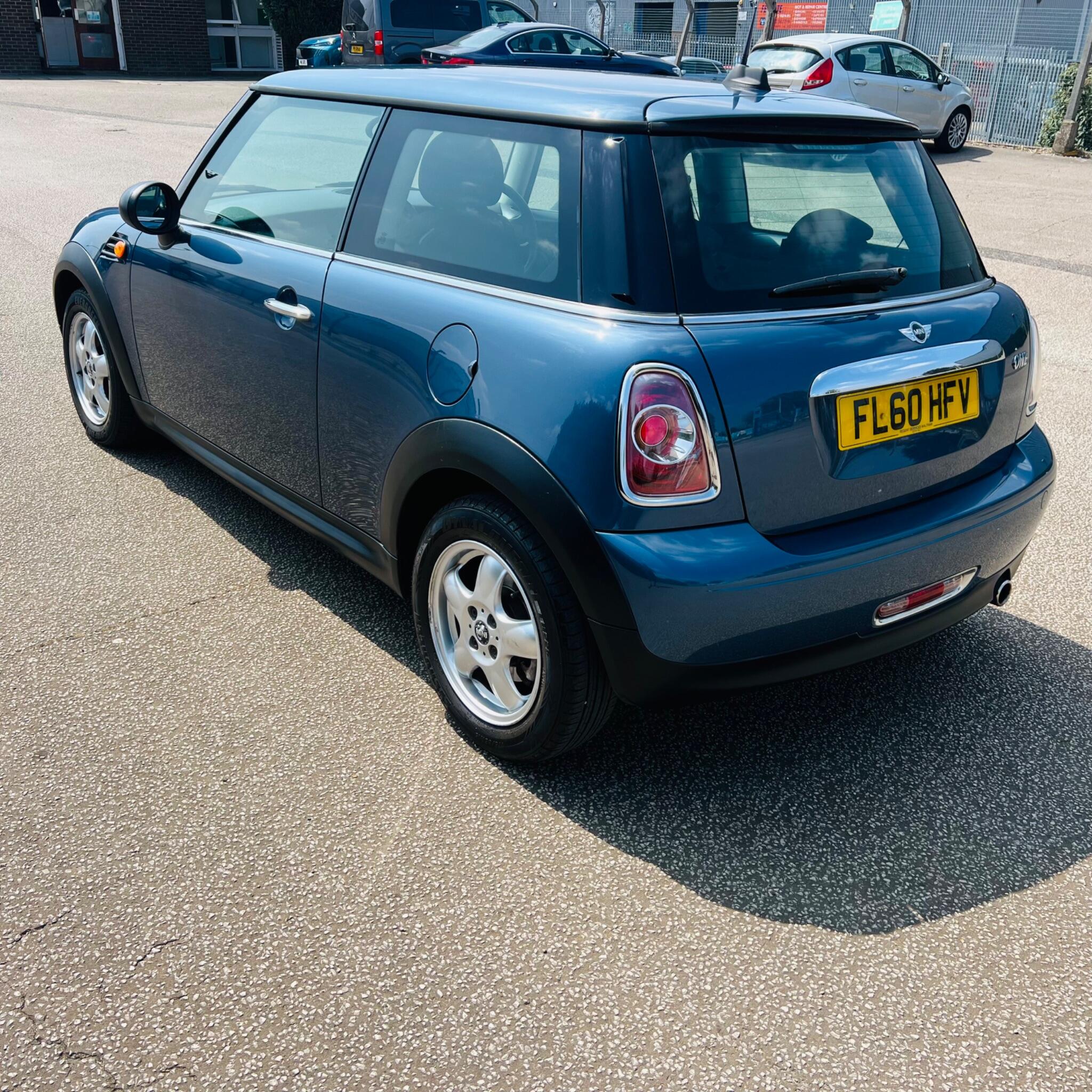Mini Hatch view 11