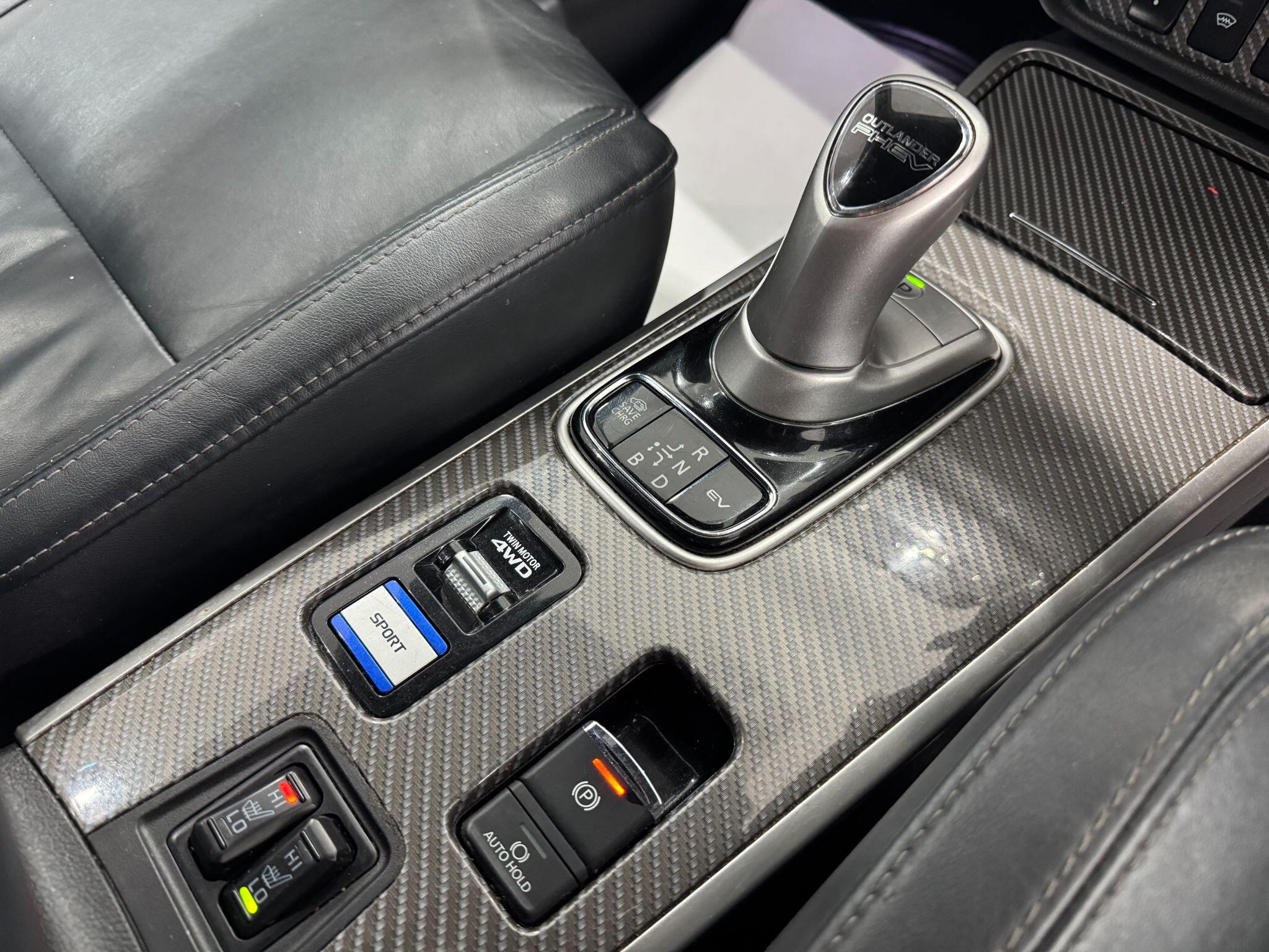 Mitsubishi Outlander view 23