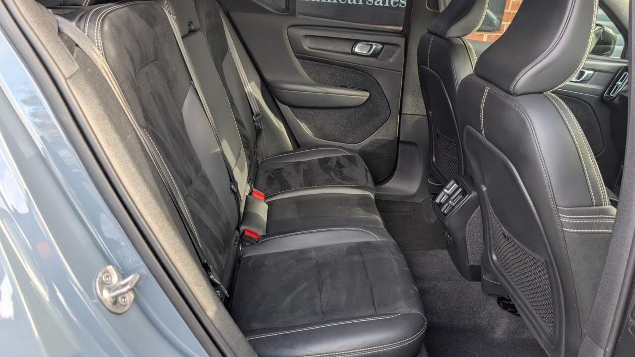 Volvo XC40 view 12