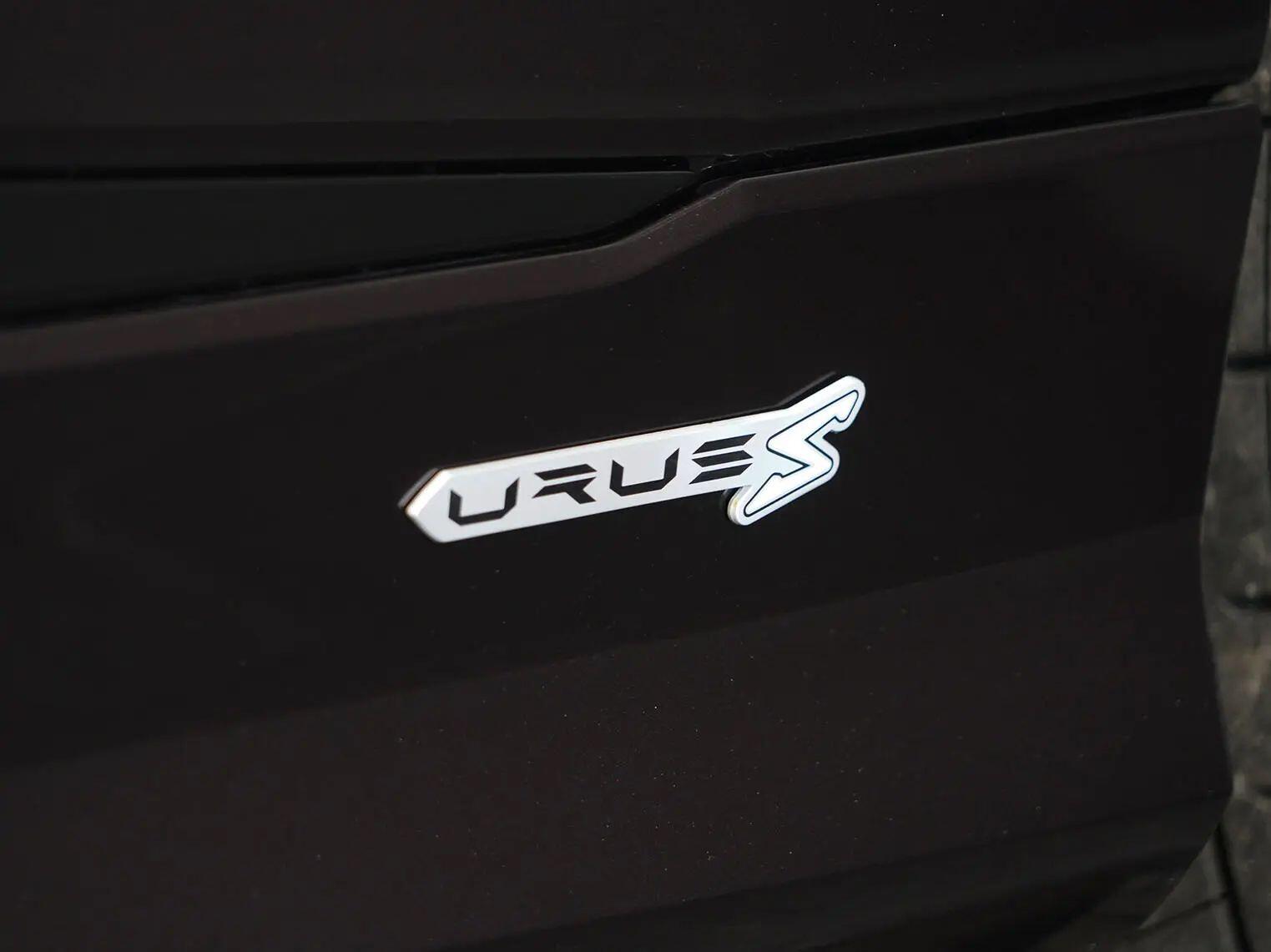 Lamborghini Urus view 16