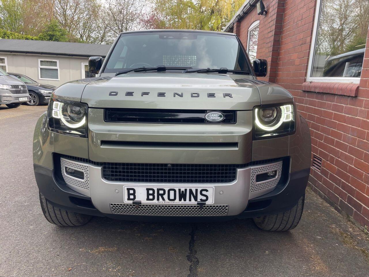 Land Rover Defender 90 view 7