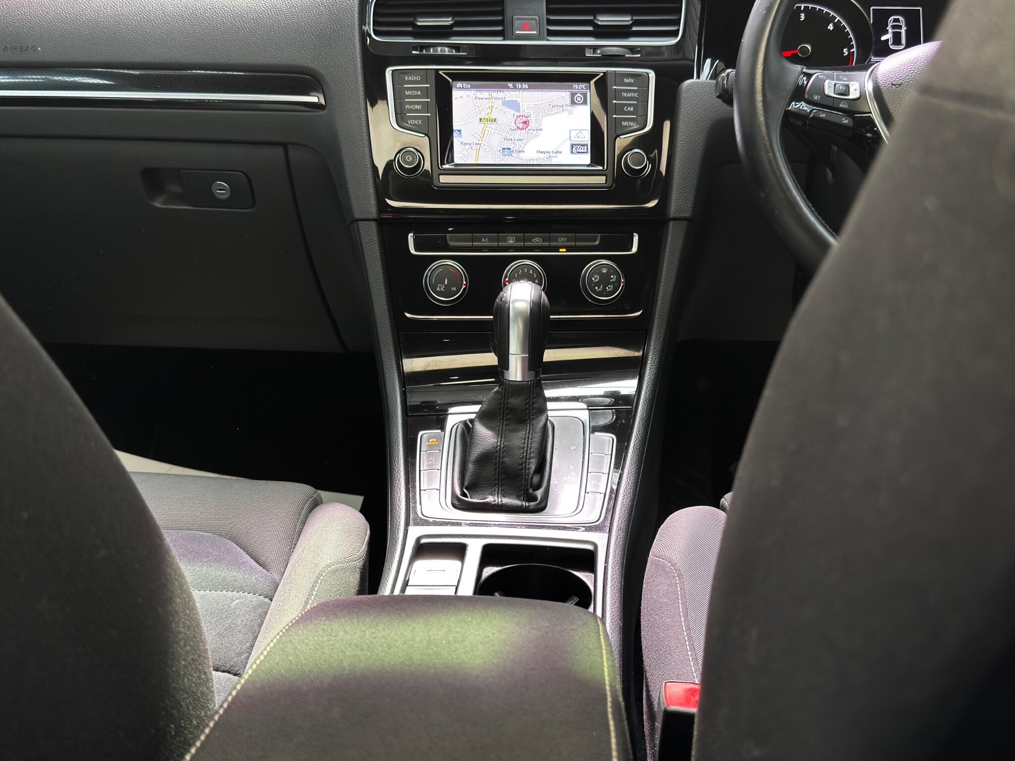 Volkswagen Golf view 41