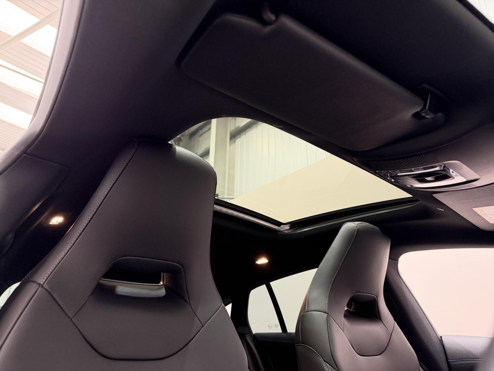 Mercedes-Benz Cla view 24