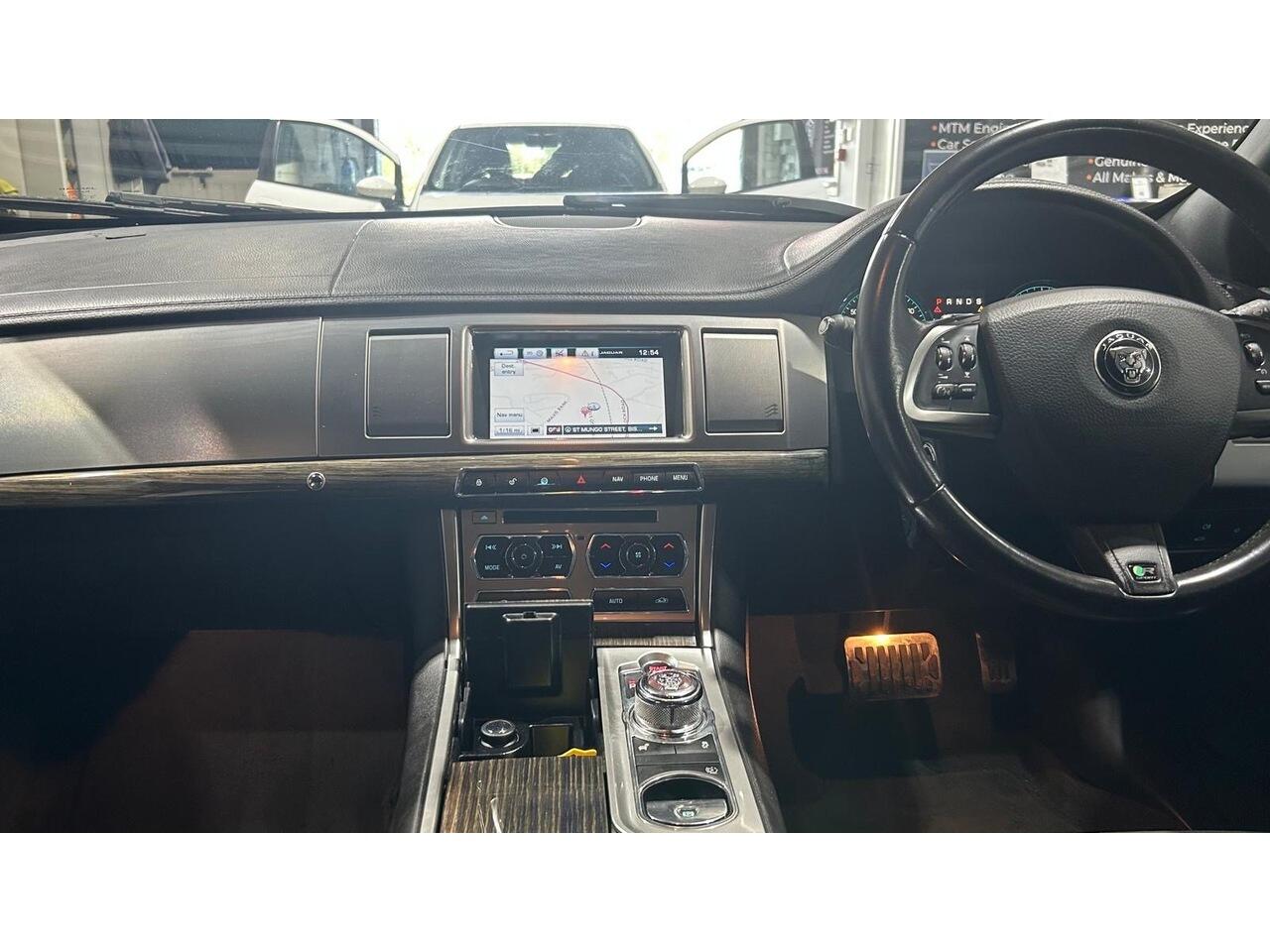 Jaguar XF view 17