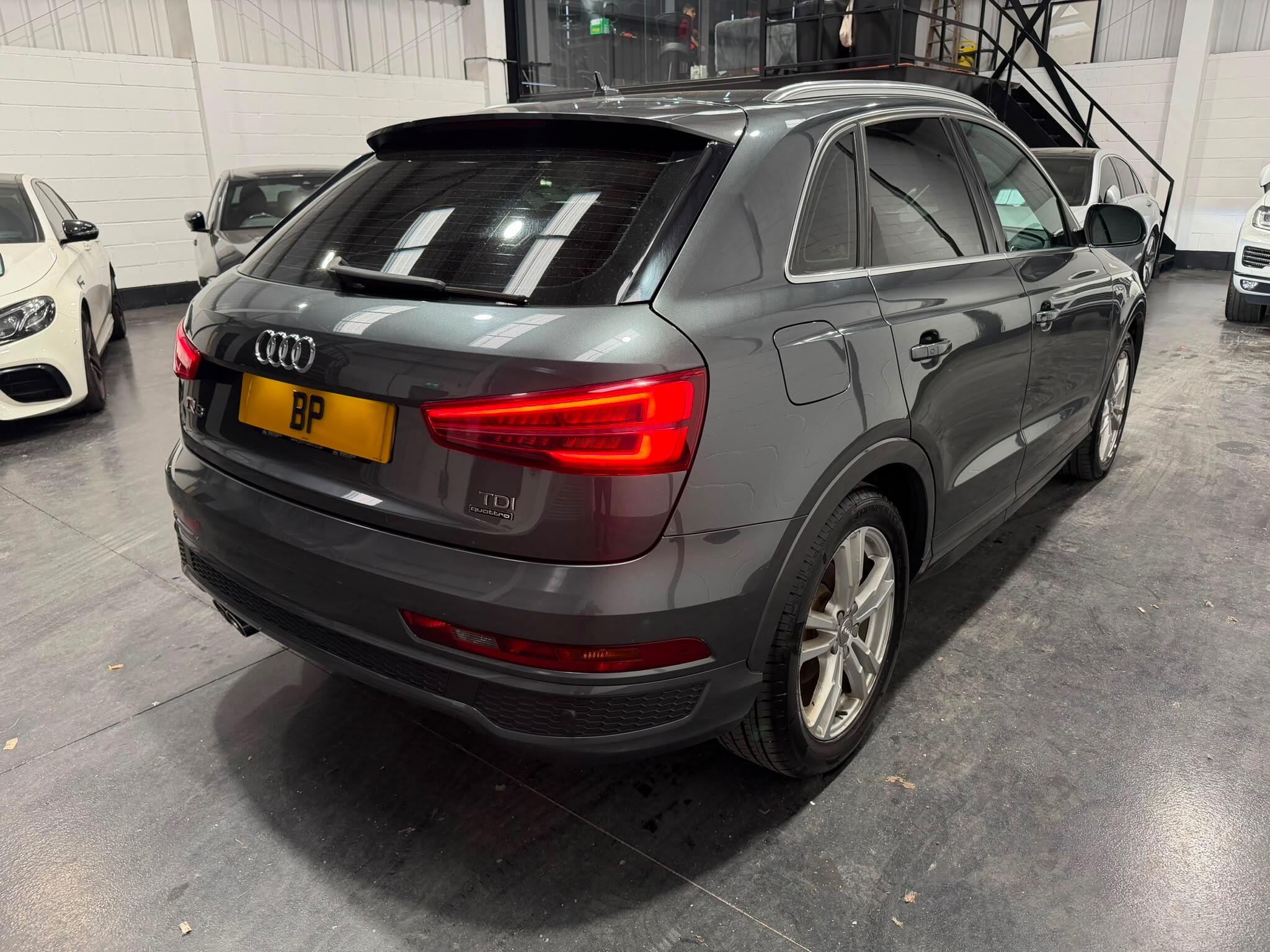 Audi Q3 view 12