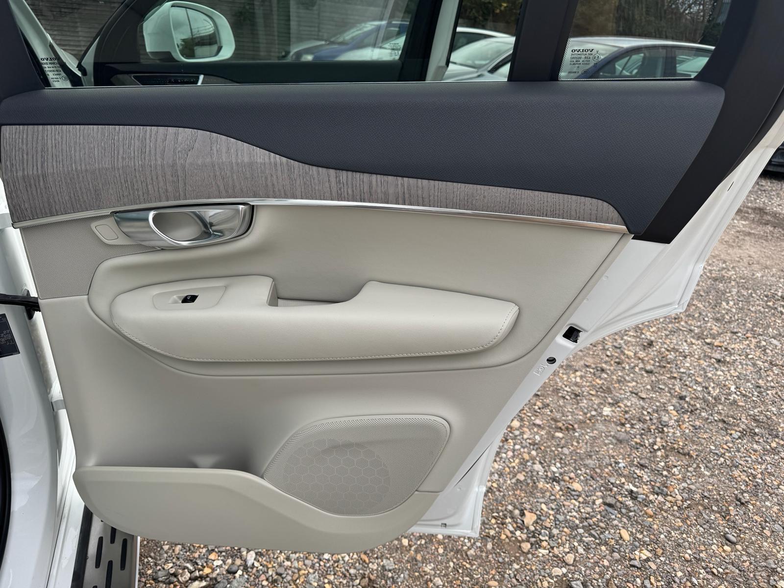 Volvo XC90 view 30